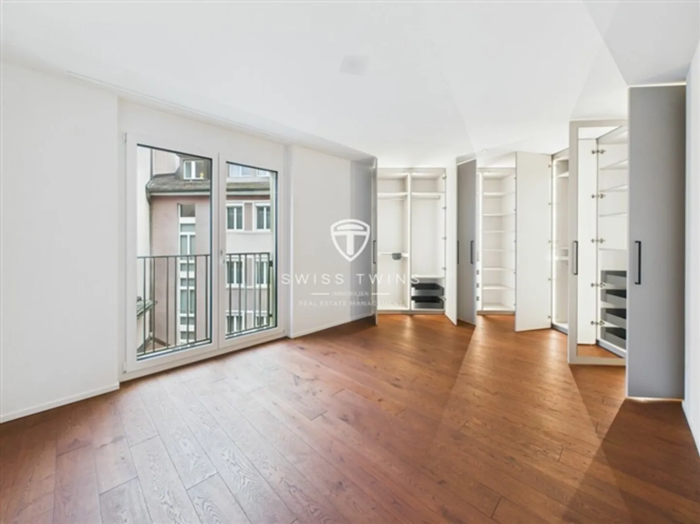 Il lusso urbano incontra la tranquillità - Elegante appartamento di 4,5 stanze con ascensore per auto - Foto 18 di 20