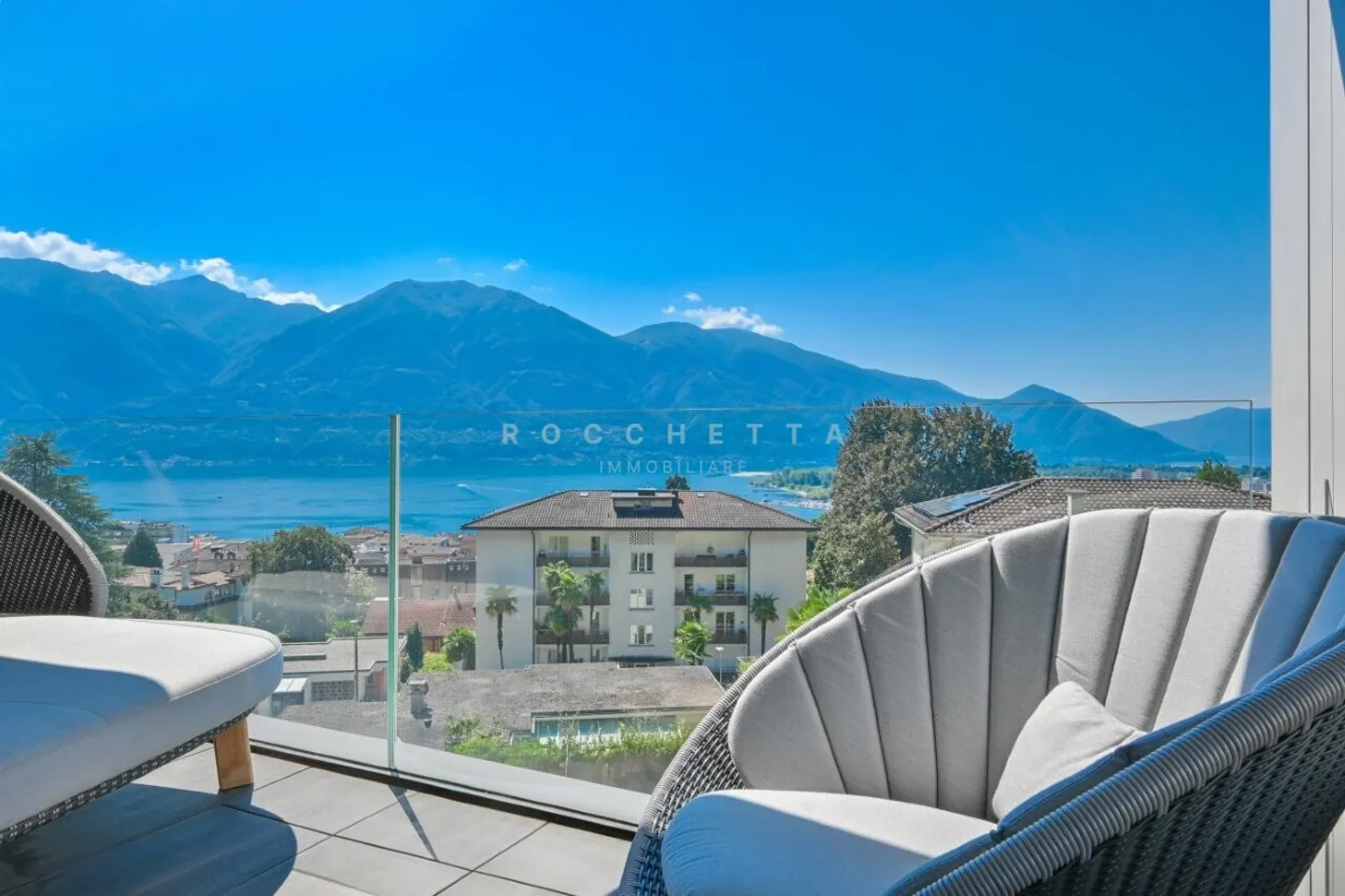 Esclusiva oasi di tranquillità con vista a pochi minuti dal centro - Foto 1 di 13