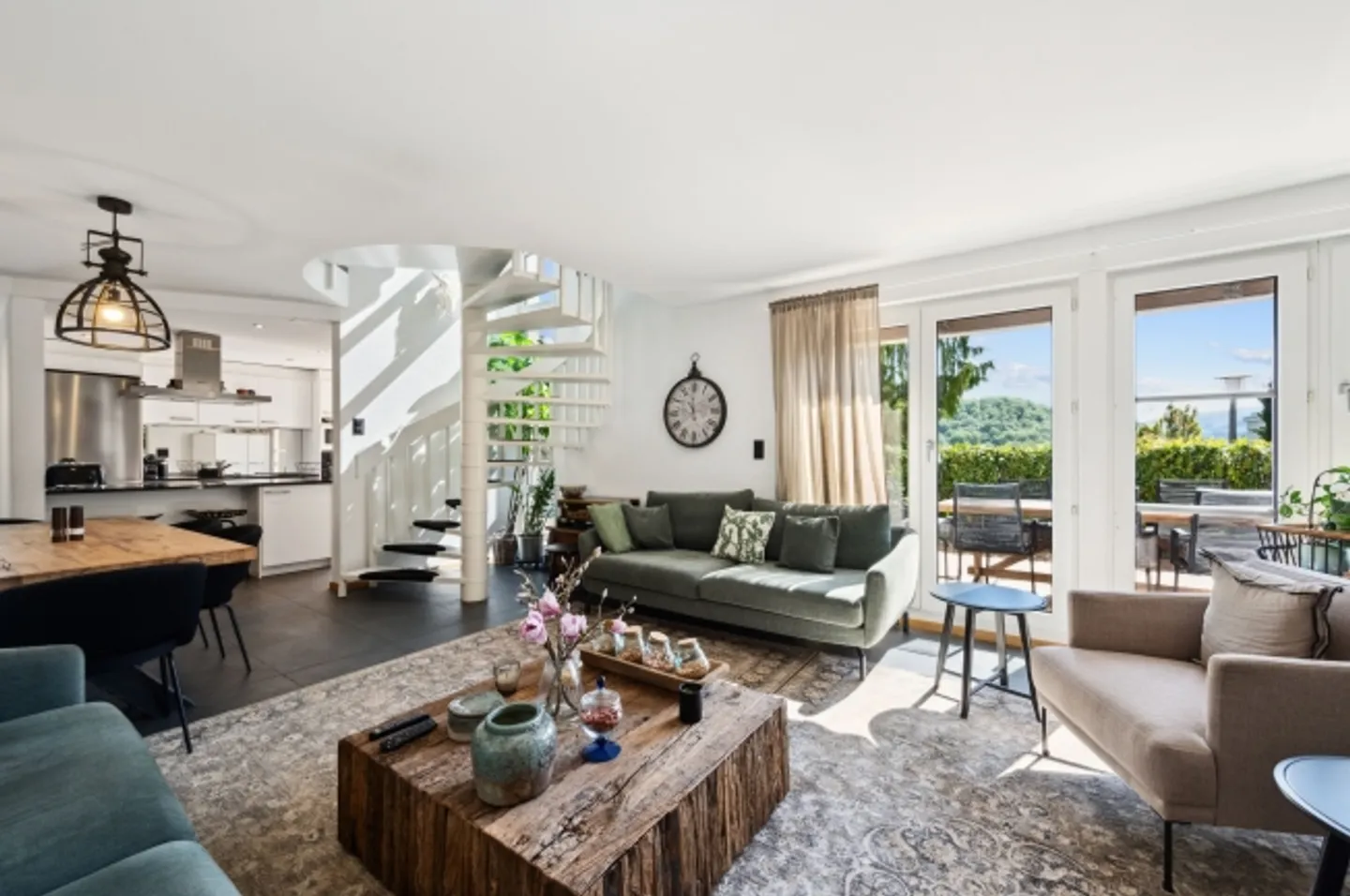 Vie moderne avec vue panoramique impressionnante : maison individuelle de 6,5 pièces - Photo 2 sur 13