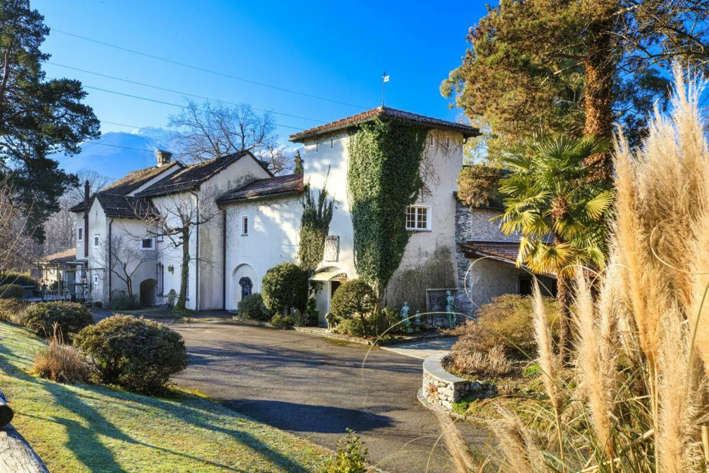 CUGNASCO - Villa incantevole con parco e casa per gli ospiti - Foto 1 di 30