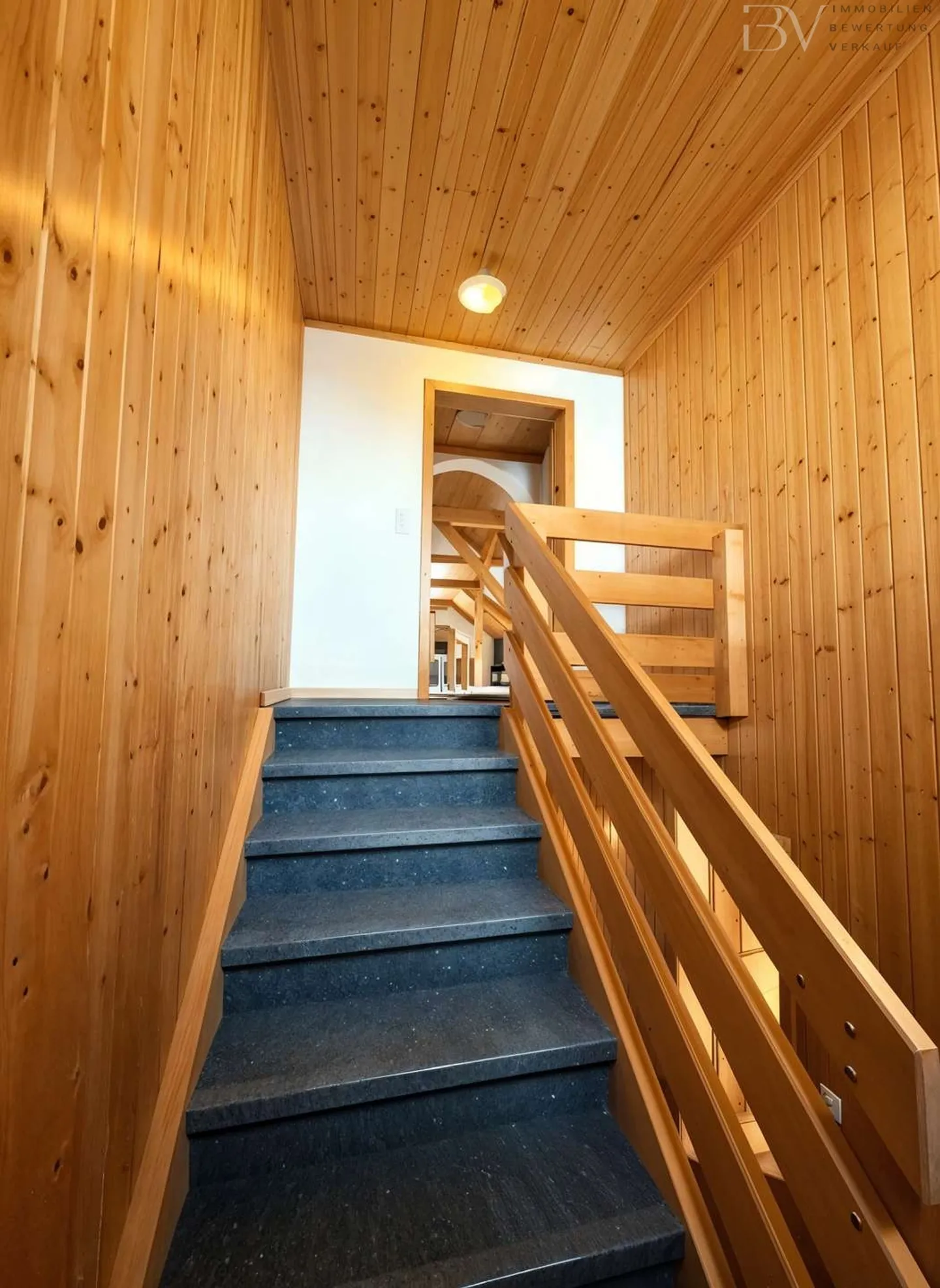 Casa trifamiliare con fienile - Foto 6 di 23