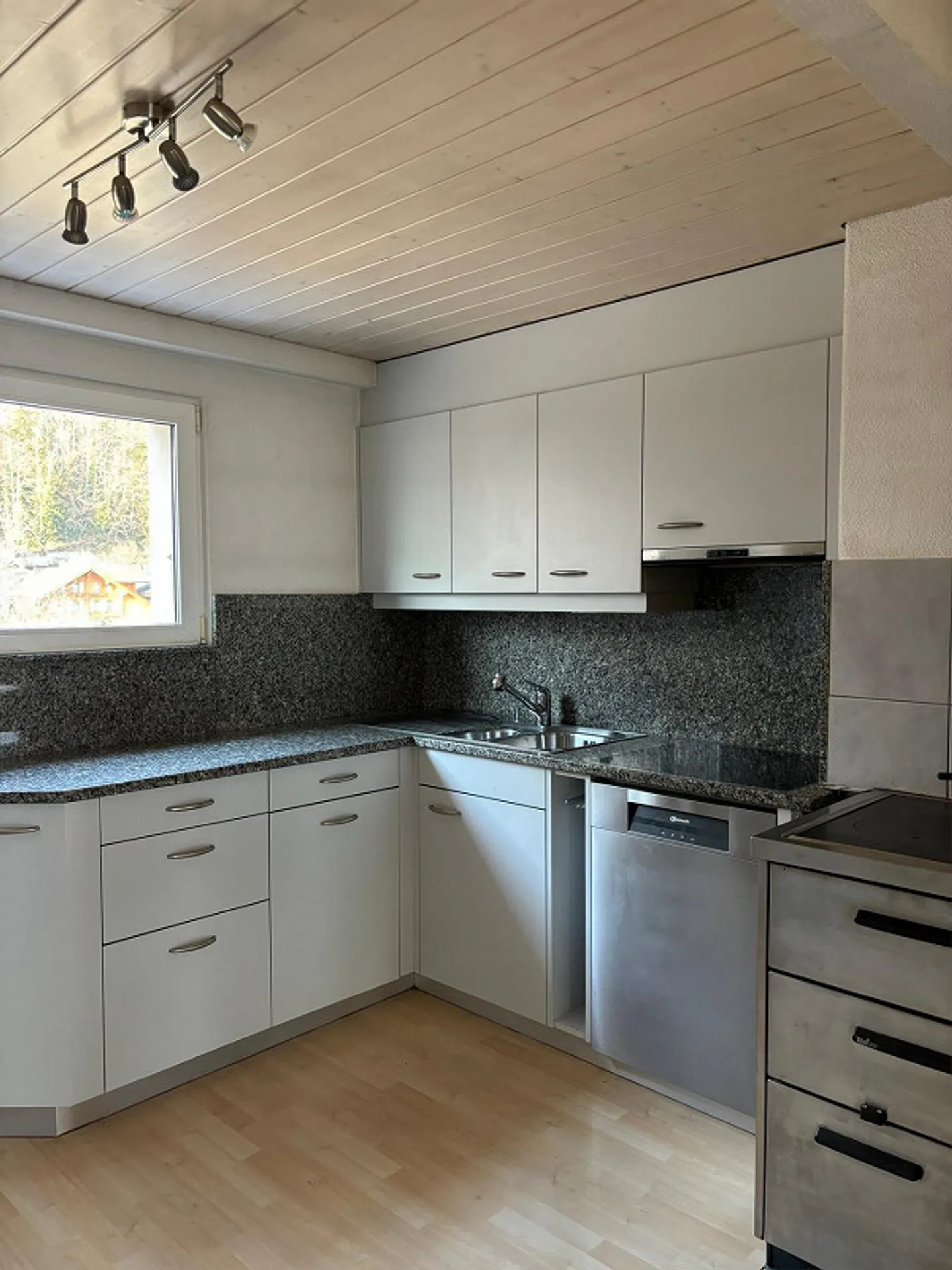 Single-family house 4.5 rooms + 2-room apartment in the attic - Photo 7 of 9