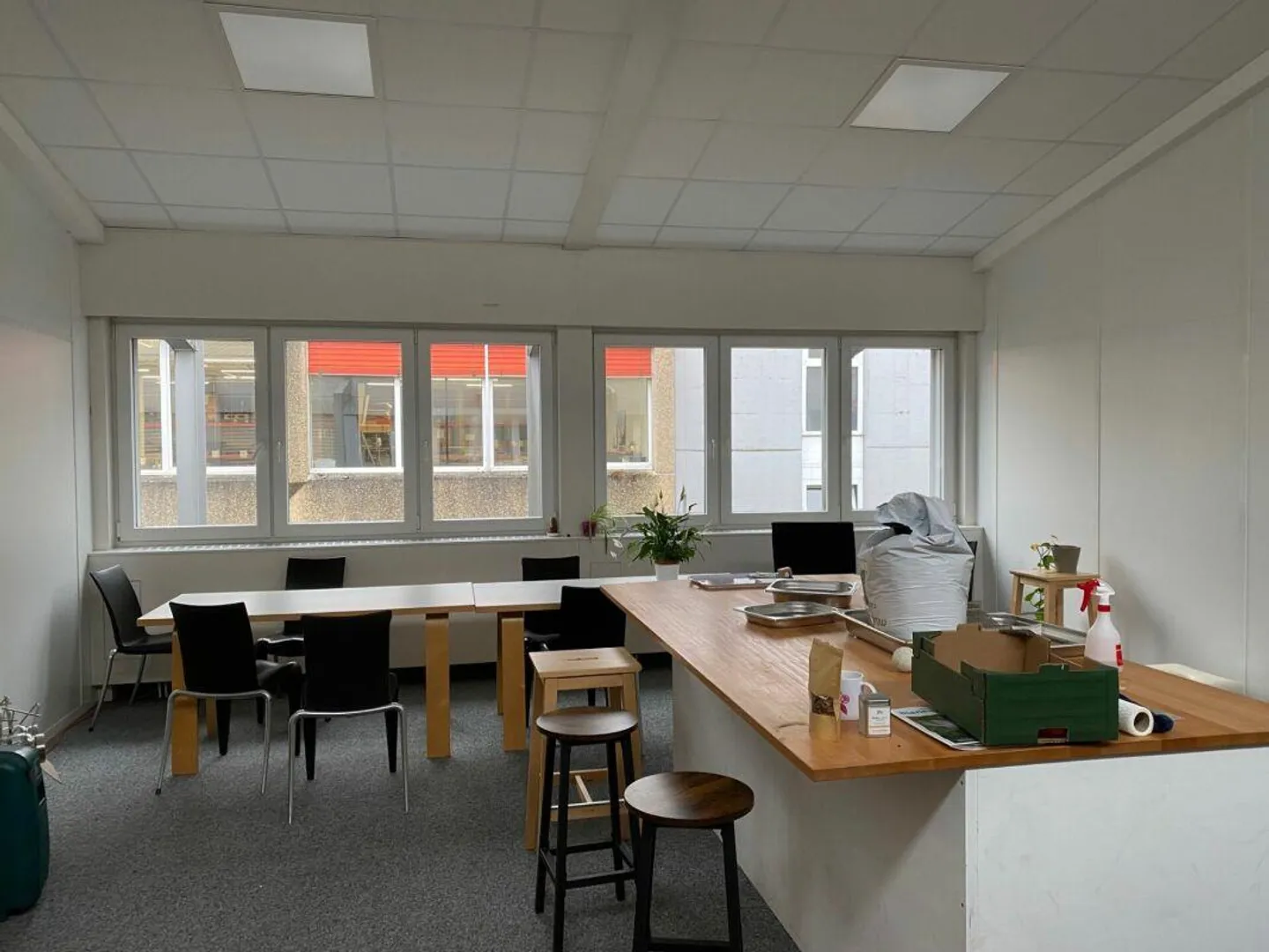 Büroräumlichkeiten zu mieten - Zentral im Gewerbegebiet von Reiden - Foto 1 von 3