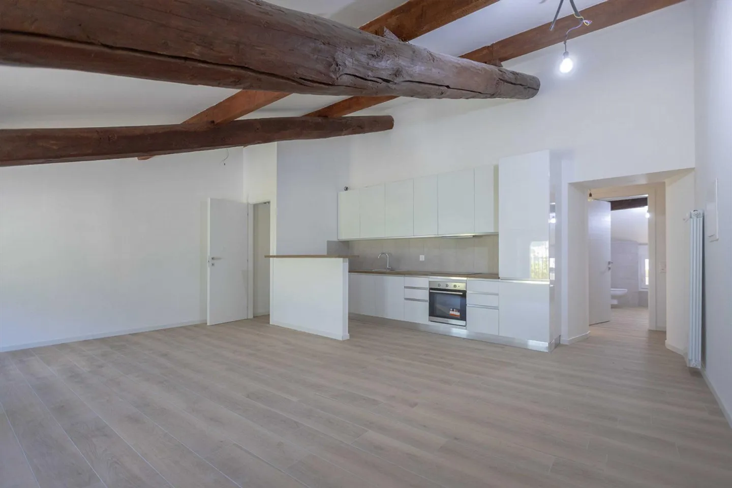 Appartement 2,5 pièces mansardé et rénové à Capolago - Photo 1 sur 9