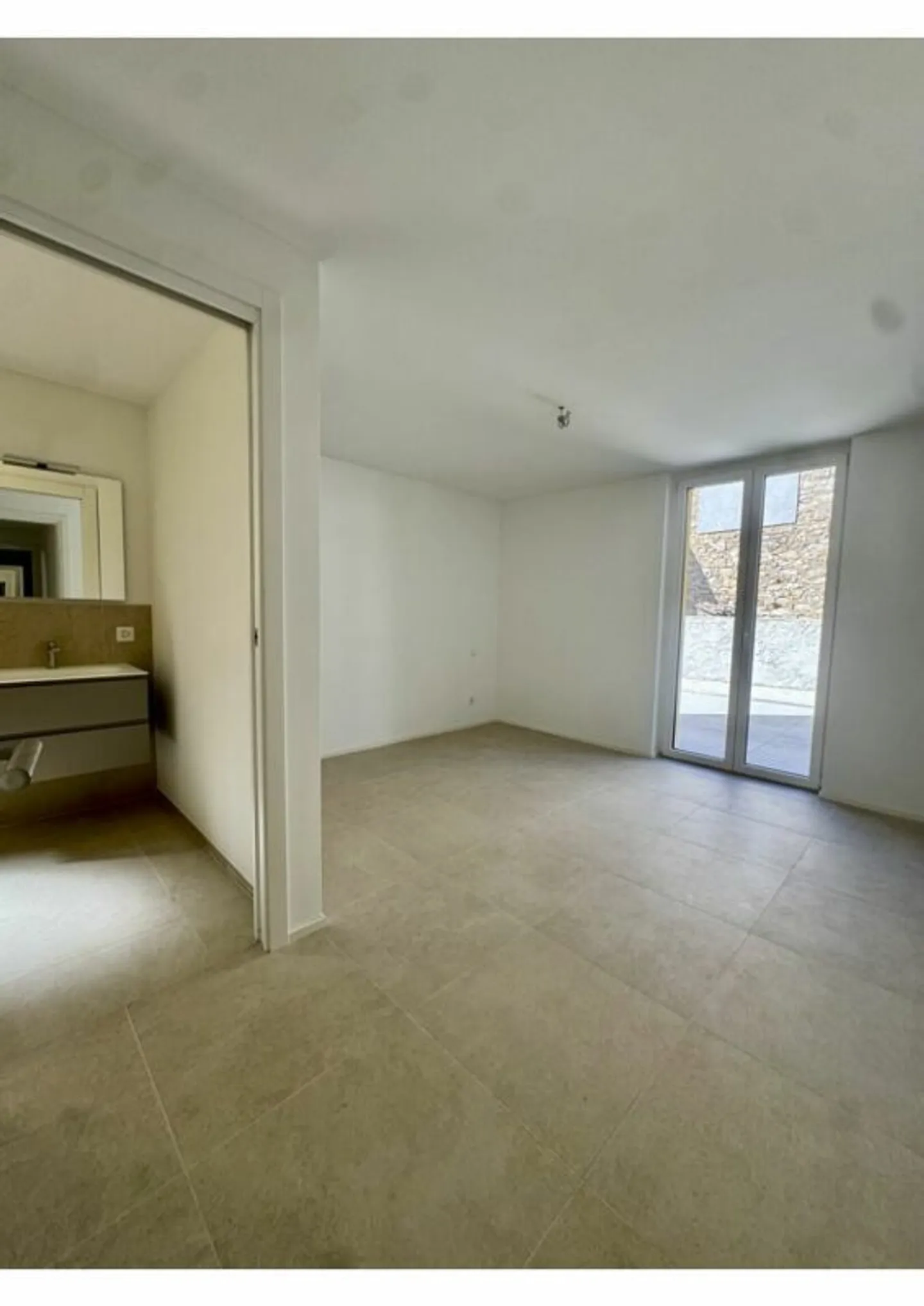Spacious 4.5 New CADRO | LARGE TERRACE | Rent 2,500 | Expenses 300... - Photo 6 of 14