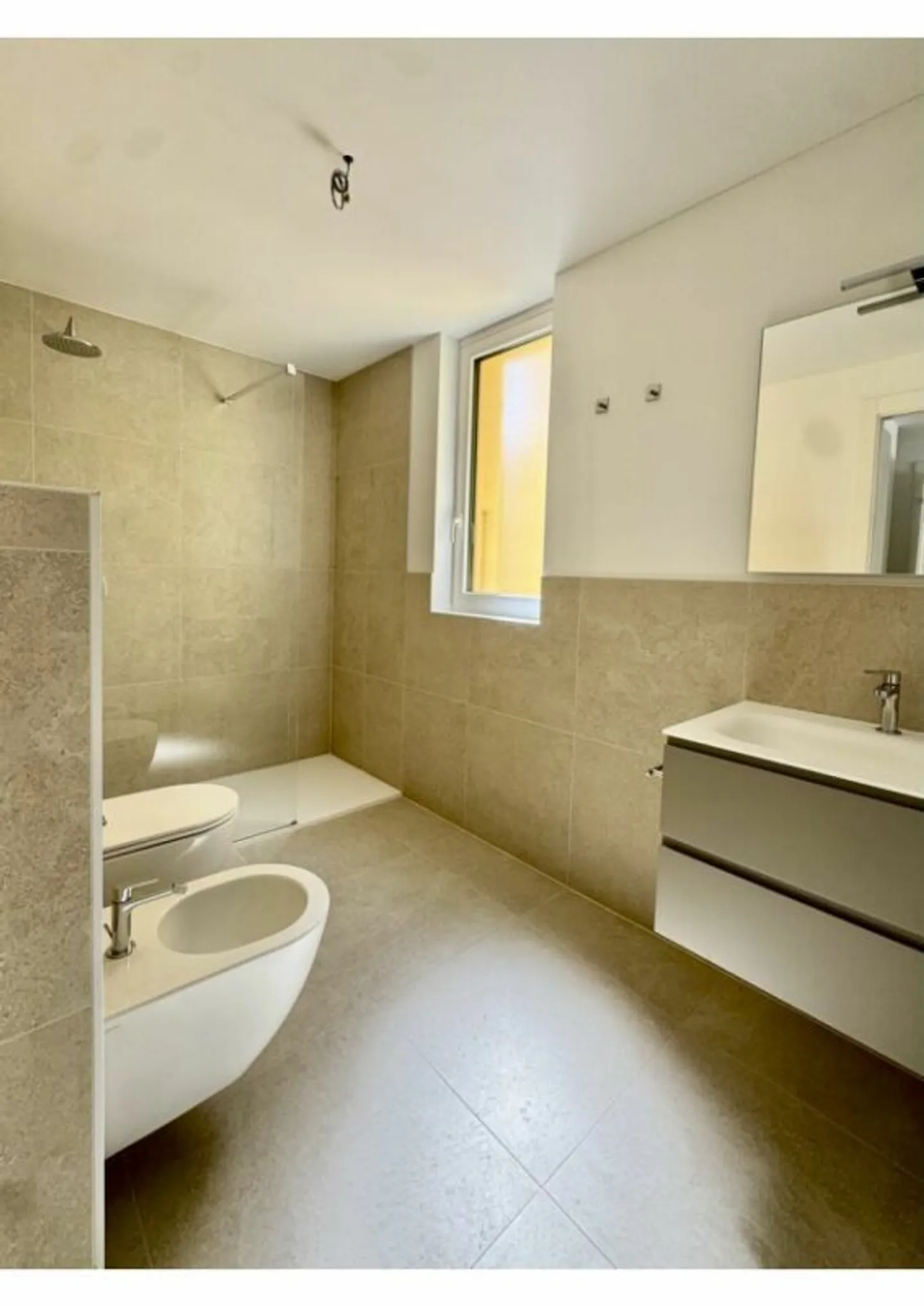 Spacious 4.5 New CADRO | LARGE TERRACE | Rent 2,500 | Expenses 300... - Photo 7 of 14