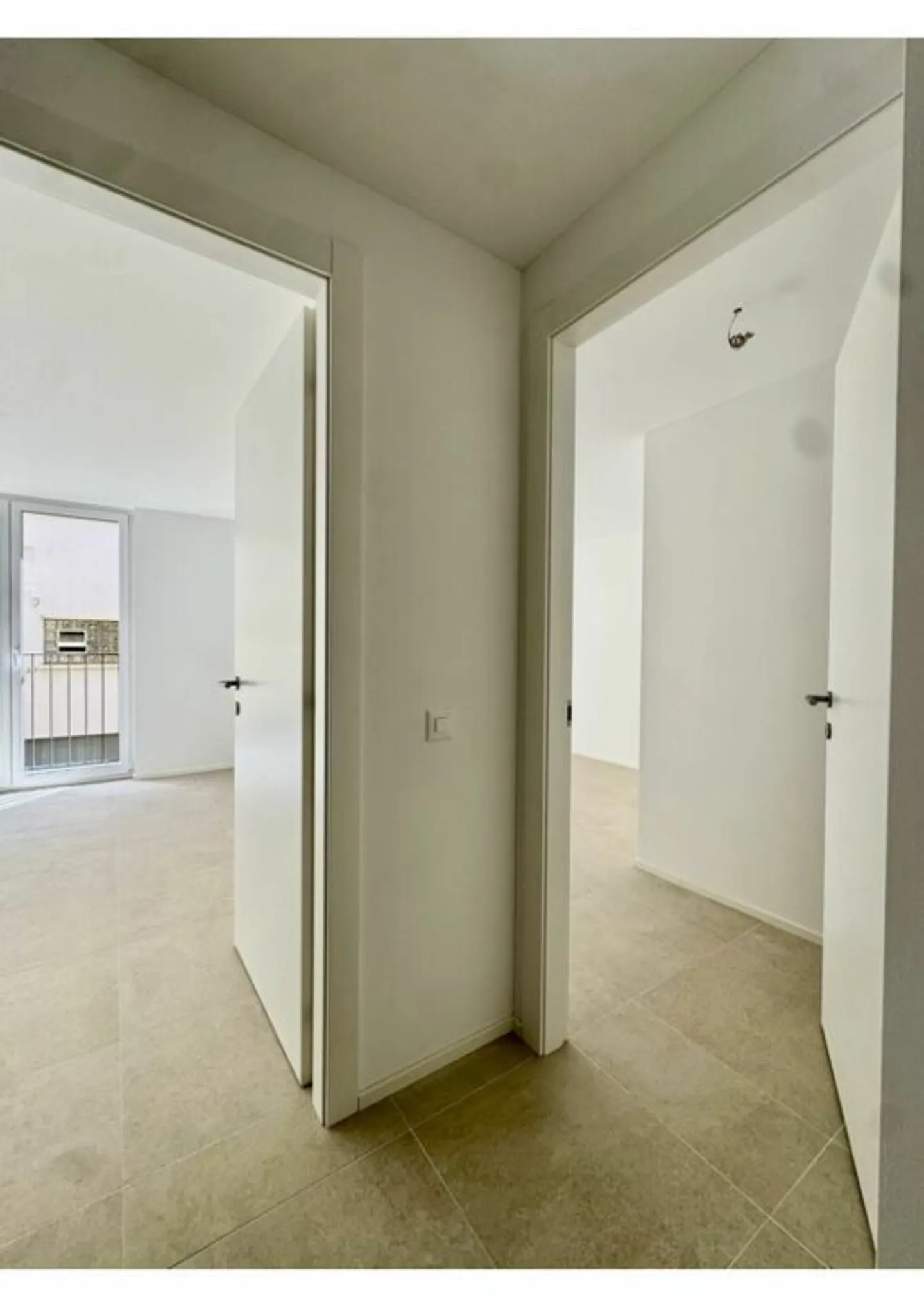 Spacious 4.5 New CADRO | LARGE TERRACE | Rent 2,500 | Expenses 300... - Photo 8 of 14