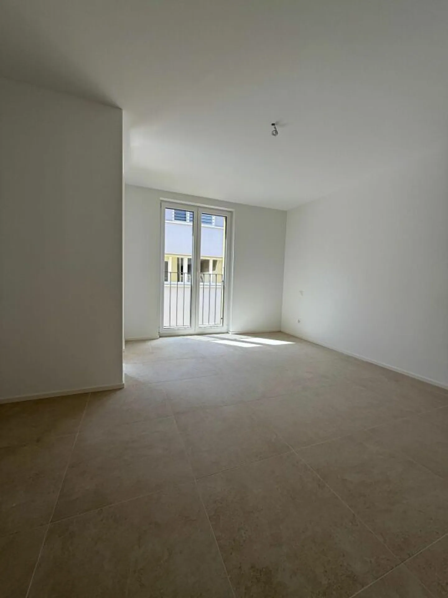 Spacious 4.5 New CADRO | LARGE TERRACE | Rent 2,500 | Expenses 300... - Photo 9 of 14
