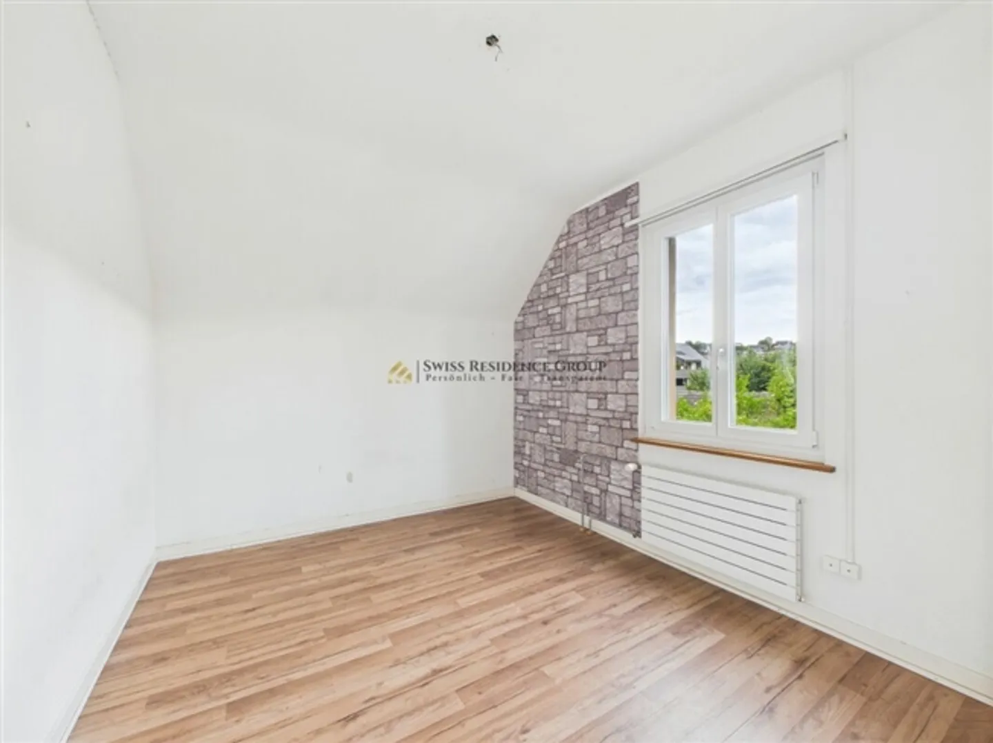 Renovated Single-Family Home with Large Garden - Photo 5 of 11