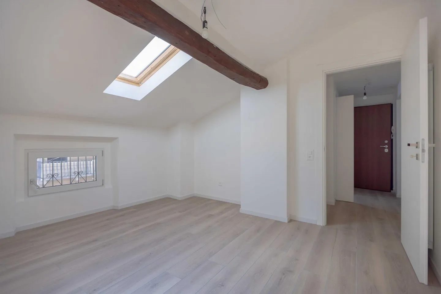 Appartement 2,5 pièces mansardé et rénové à Capolago - Photo 7 sur 9