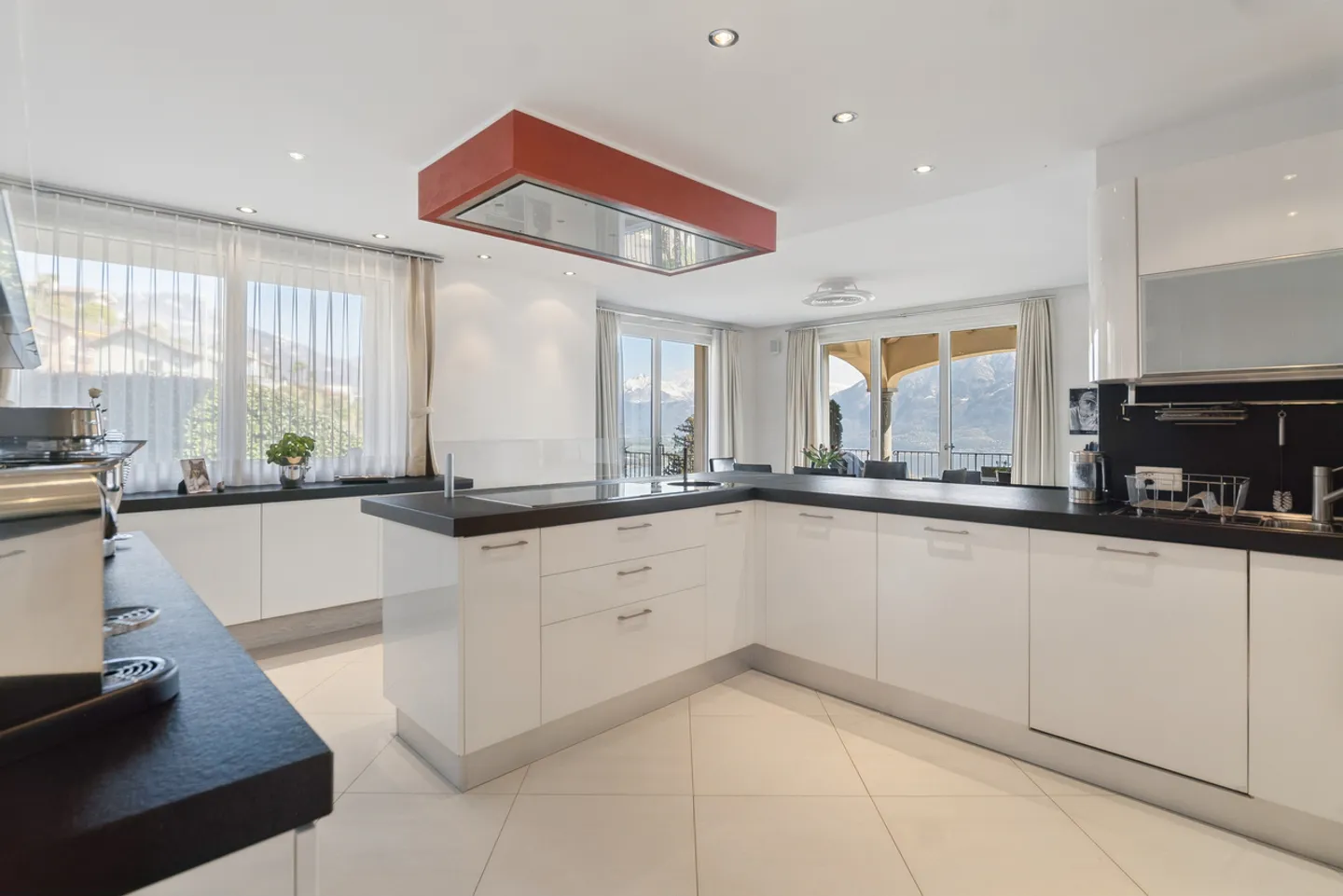 Uncertain Times: Your Safe Haven in the Heart of Switzerland - Photo 7 of 22