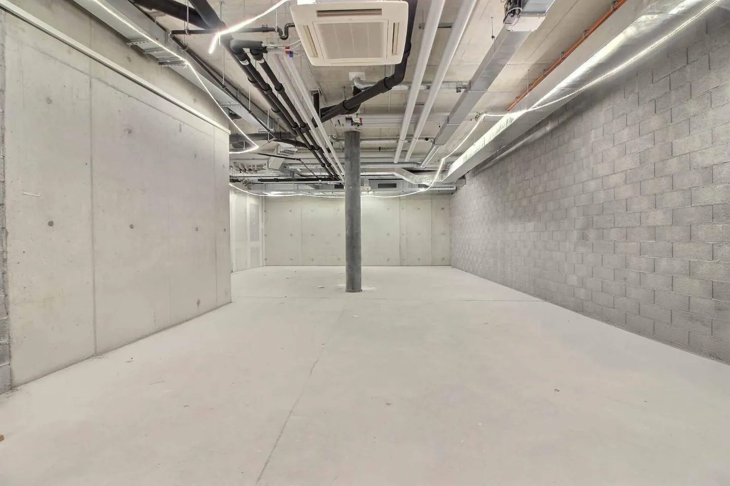 Gewerbeeinheit von 143 m² im Herzen des Einkaufszentrums La Chiésaz - Foto 3 von 6