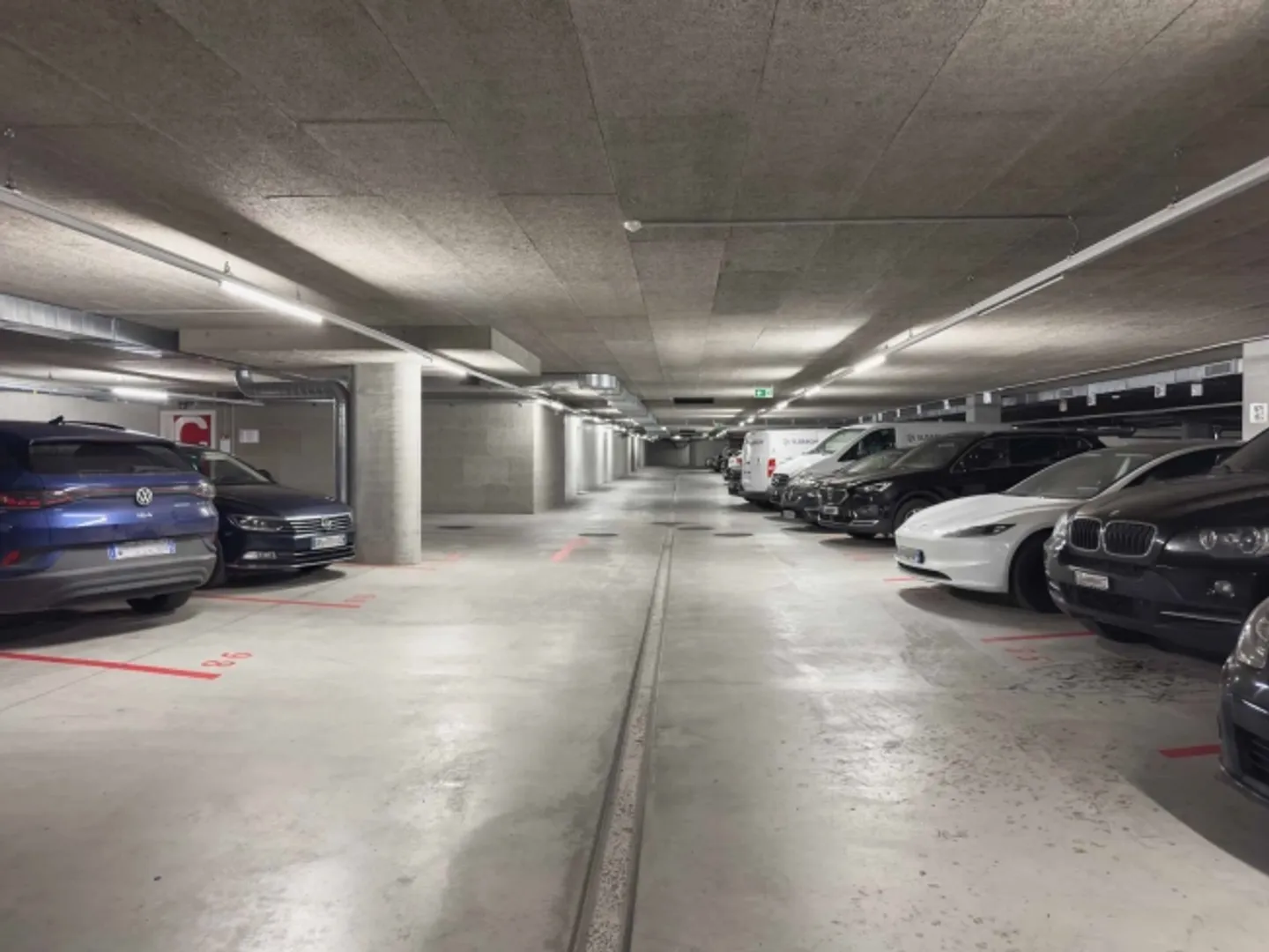 Magnificent logistics depot of 2,157m² with unloading ramps - Photo 10 of 12