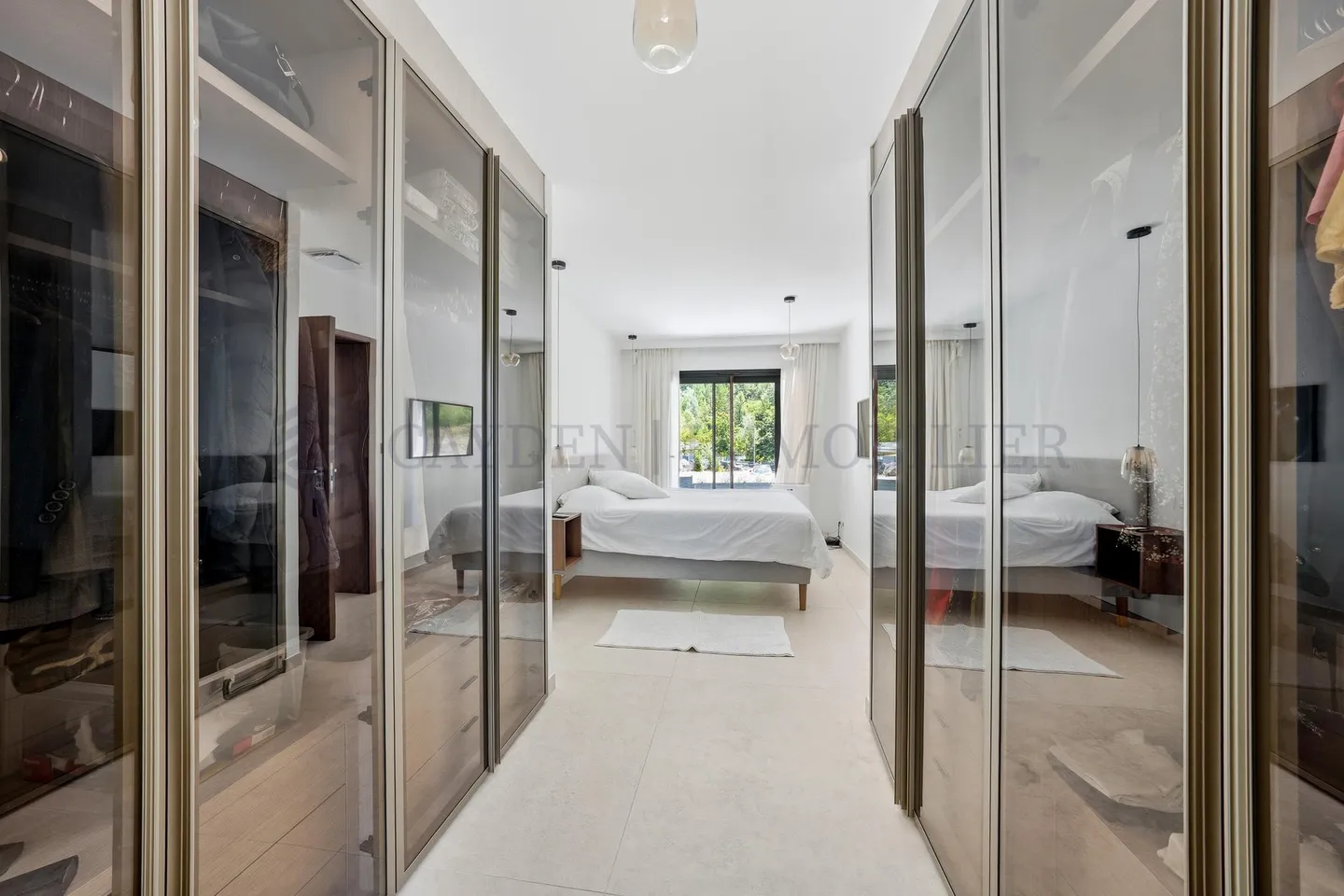 Zeitgenössische Villa mit Pool - Foto 8 von 9