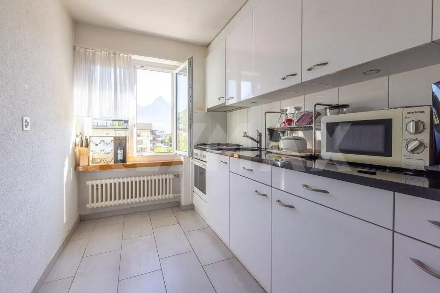 Appartamento attraente e ben curato di 3,5 stanze in una posizione tranquilla con vista a Brunnen SZ - Foto 4 di 13