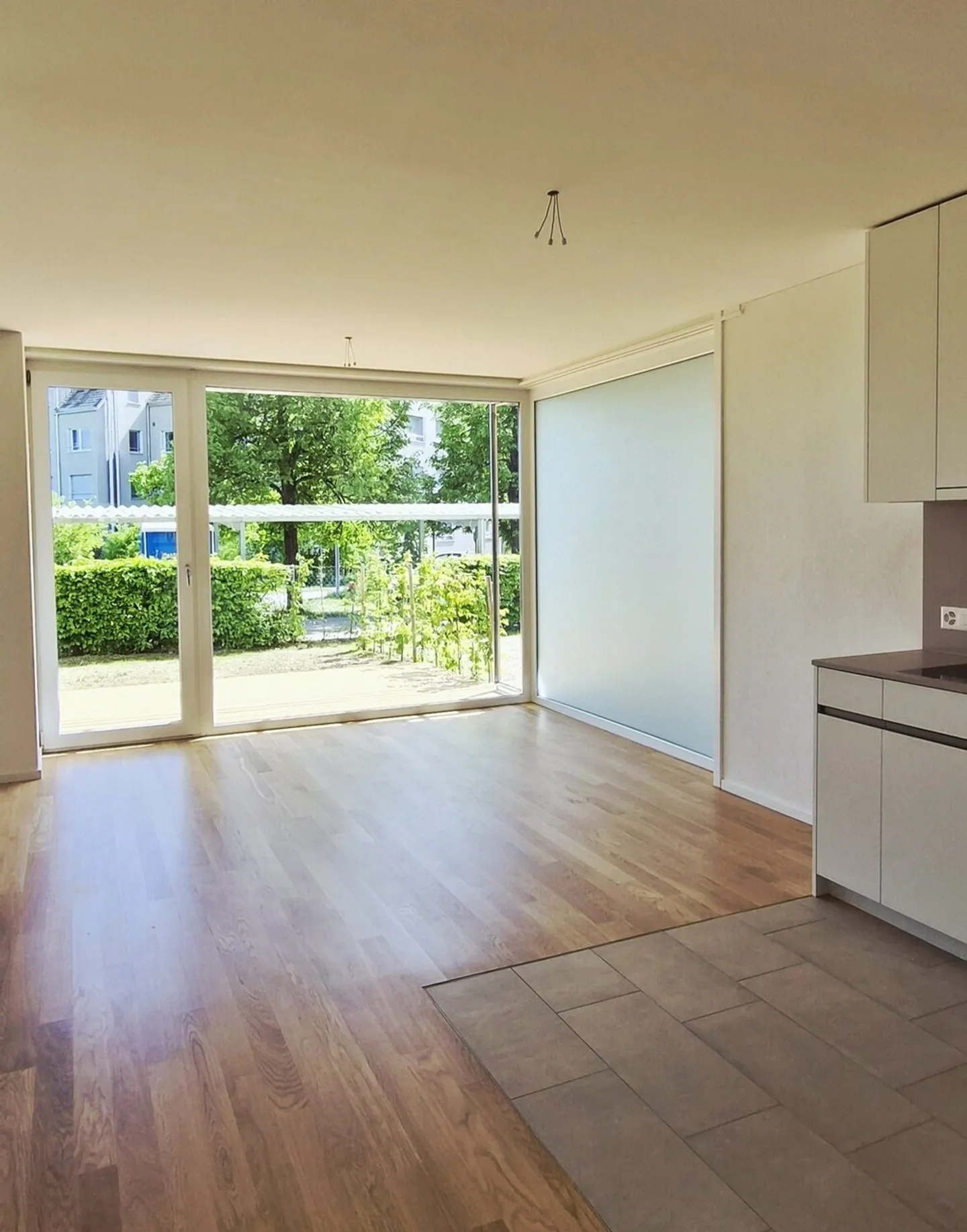 Moderne Wohnung mit Garten - Foto 3 von 9