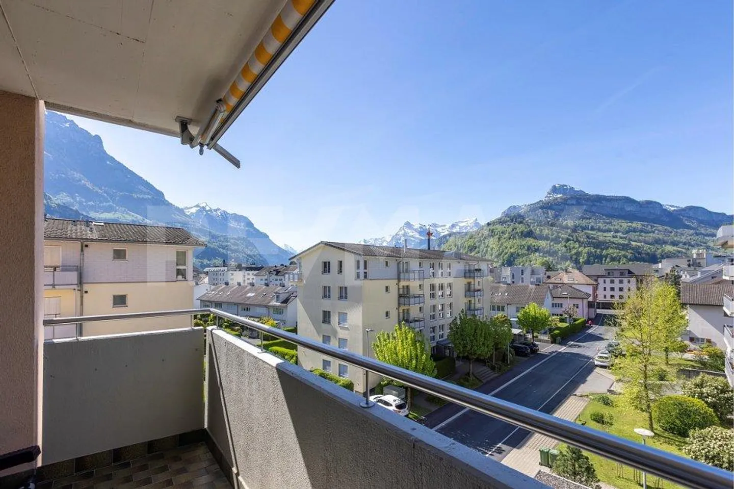 Appartamento attraente e ben curato di 3,5 stanze in una posizione tranquilla con vista a Brunnen SZ - Foto 12 di 13