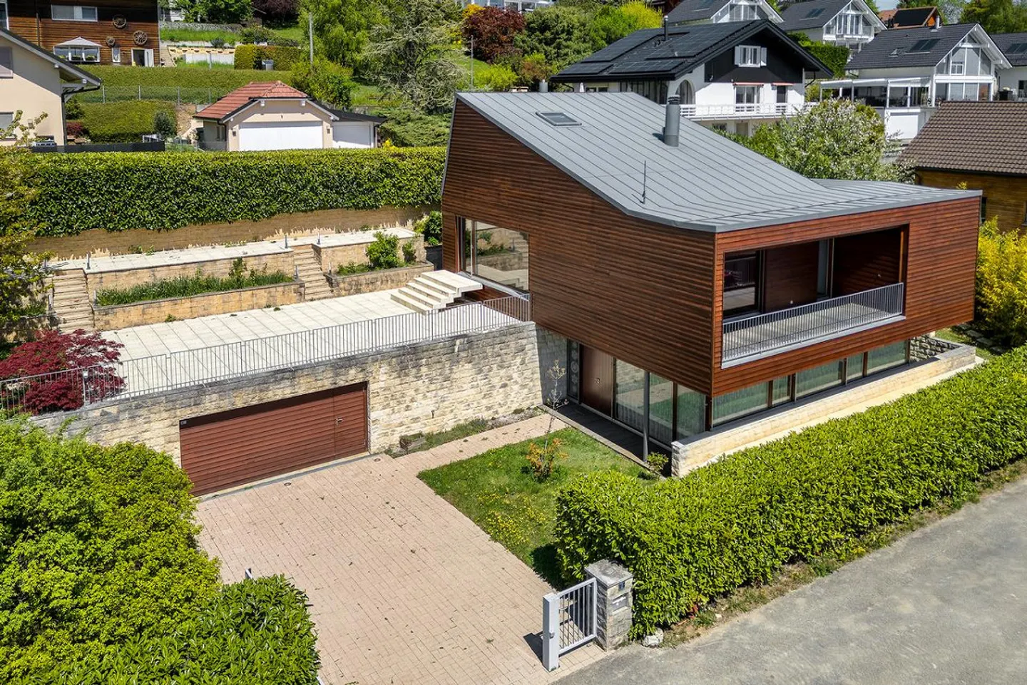 Villa contemporanea con vista lago - Foto 1 di 15