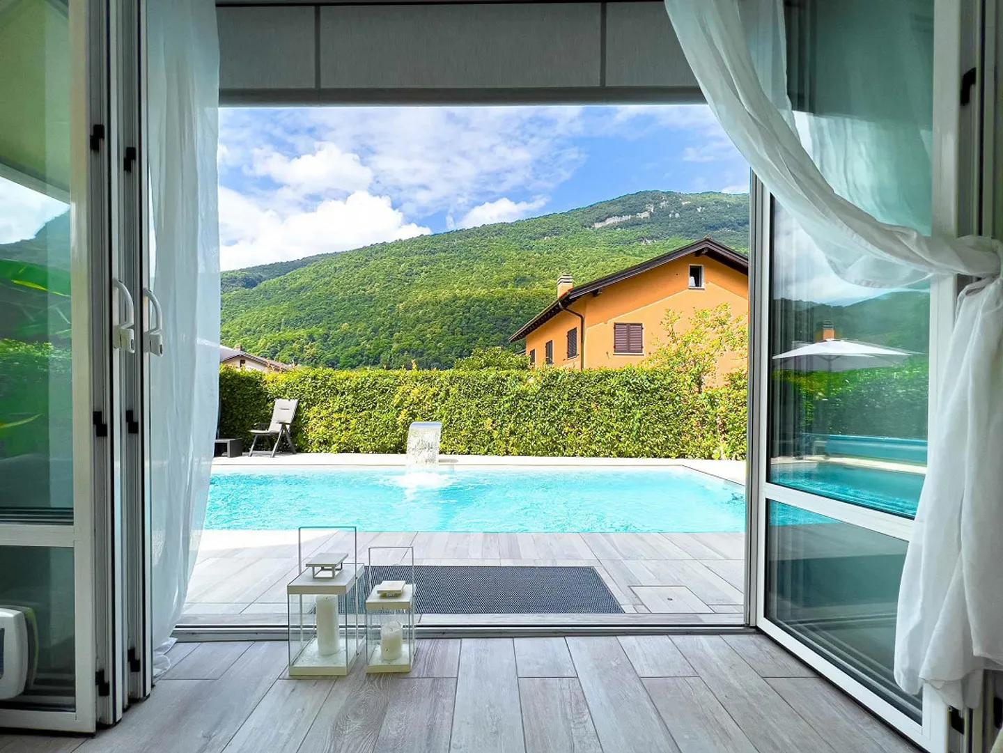 Villa con giardino e piscina a Riva San Vitale - Foto 1 di 11