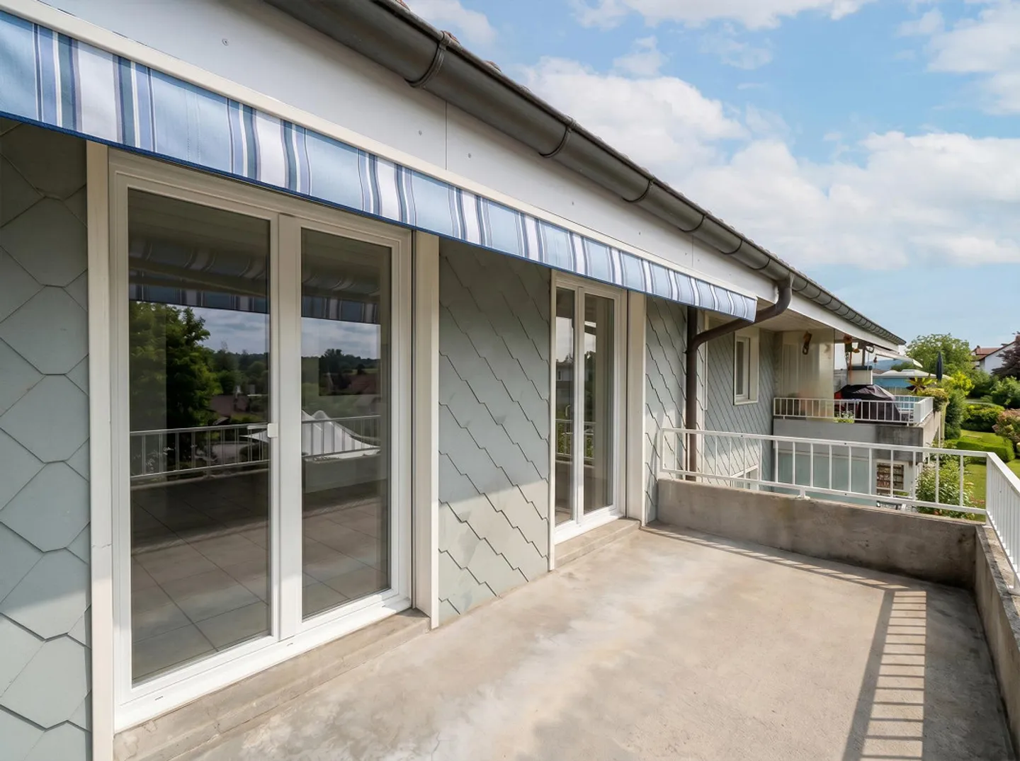 Appartement moderne de 3,5 pièces avec terrasse spacieuse - Photo 5 sur 8