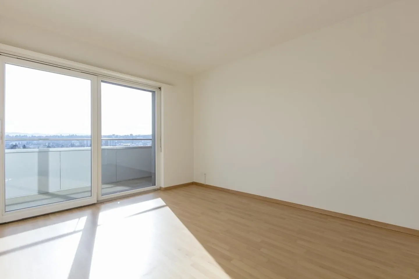 Helles Apartment mit Balkon - Foto 3 von 10