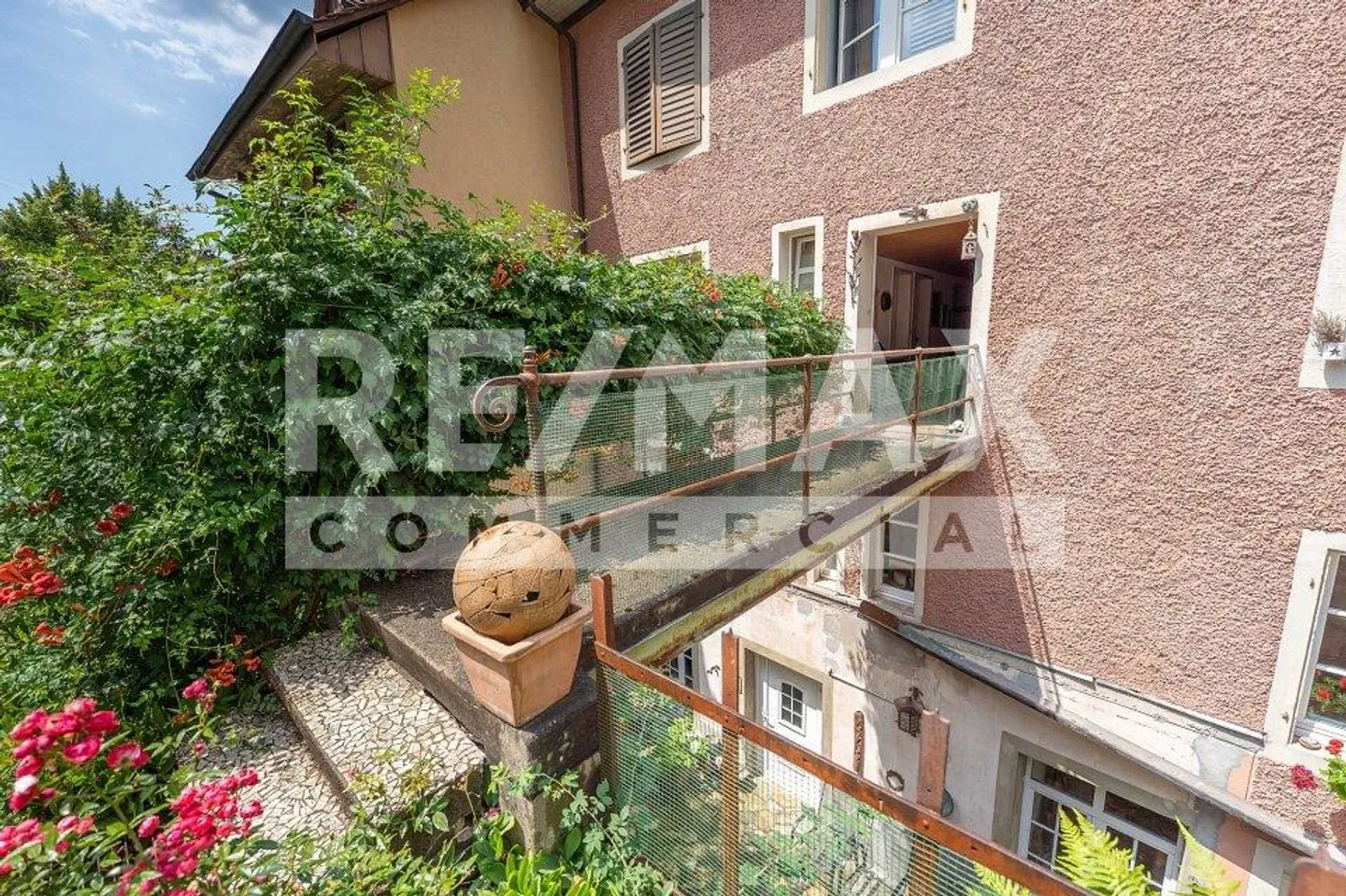 A proud old town house with history! - Photo 6 of 13