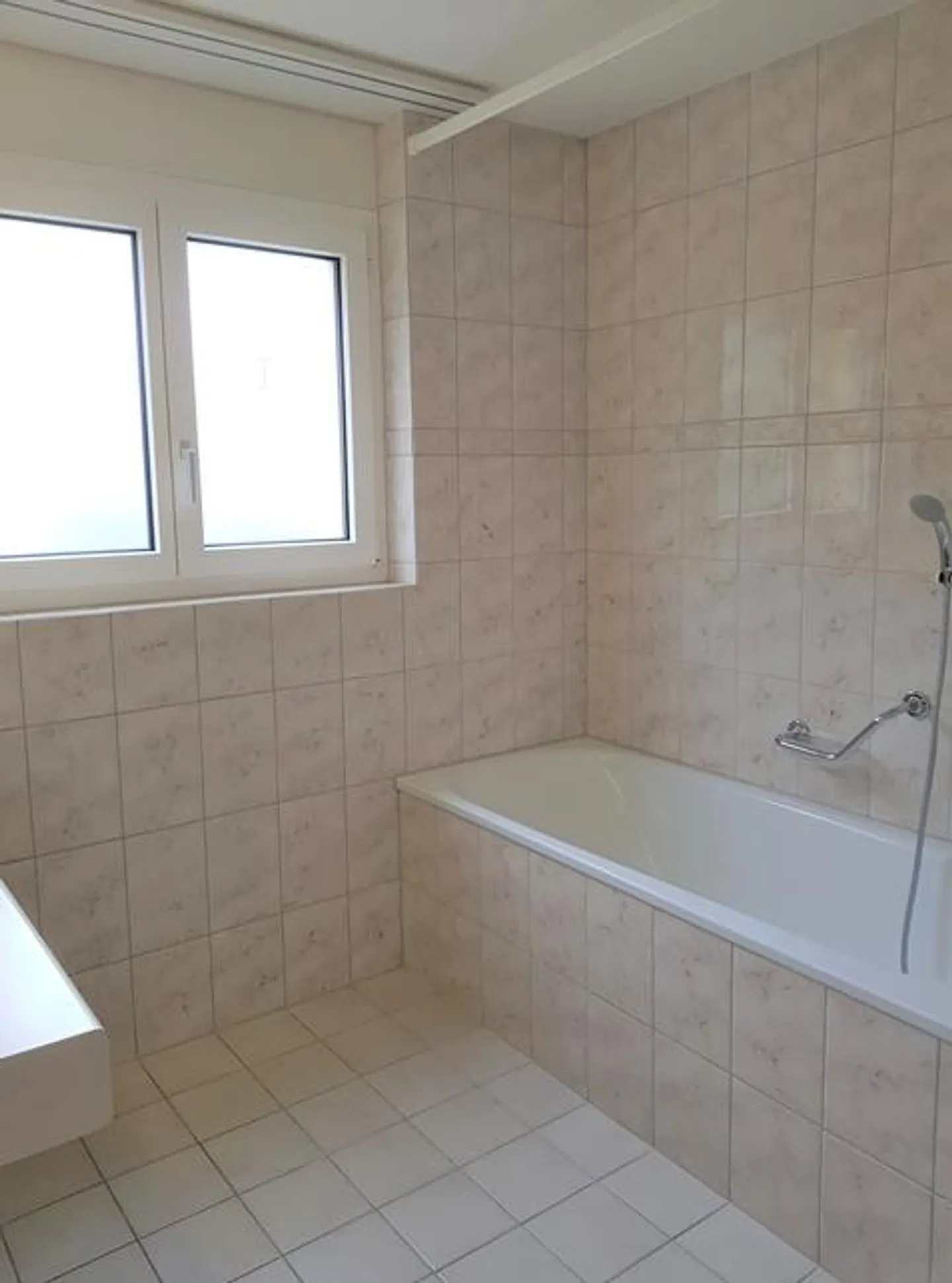 Appartamento di 4,5 stanze in una strada laterale a traffico calmato - Foto 5 di 6