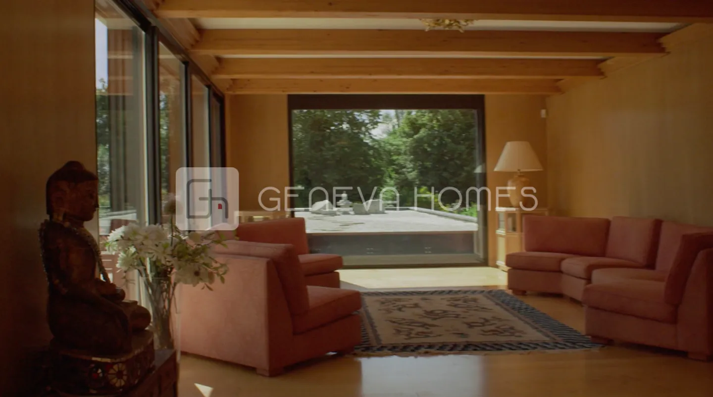 Single house for sale - Photo 1 of 3