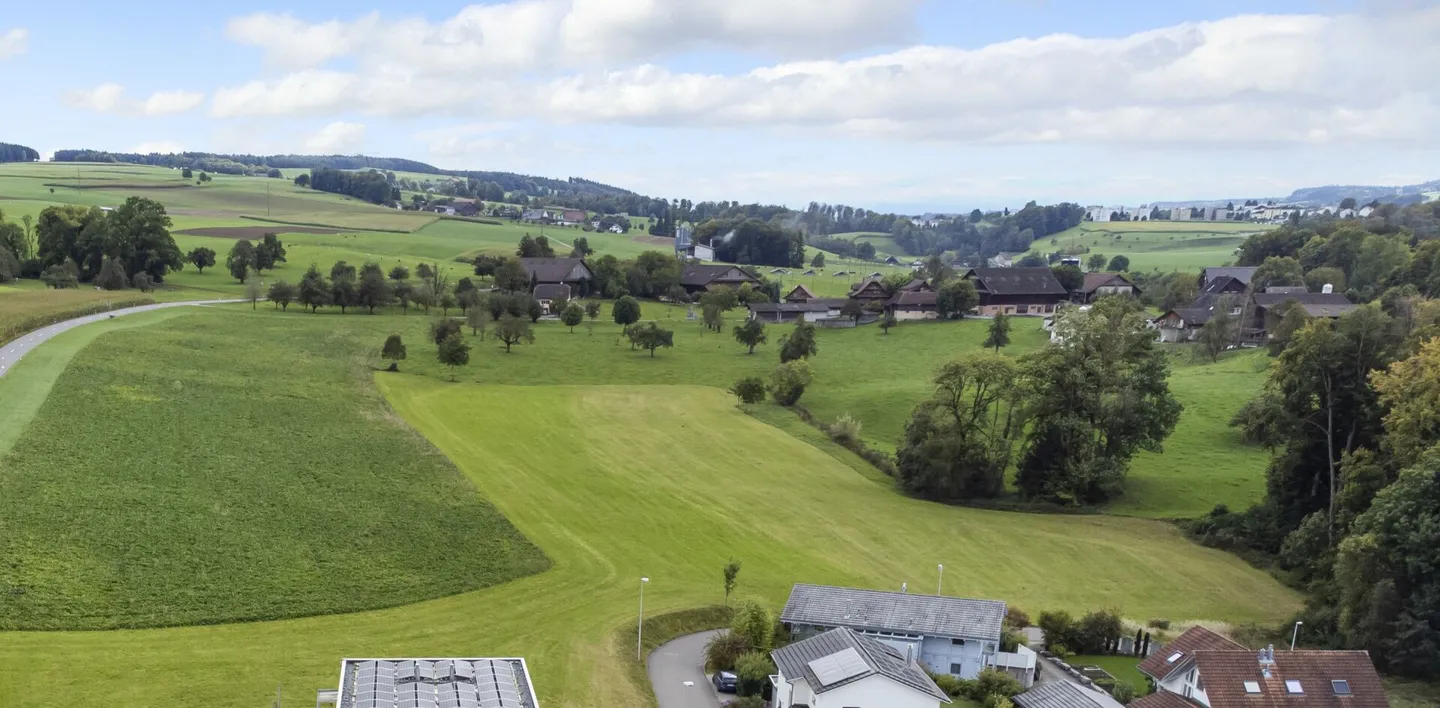 Sonniges Bauland in Menziken - Foto 1 von 11