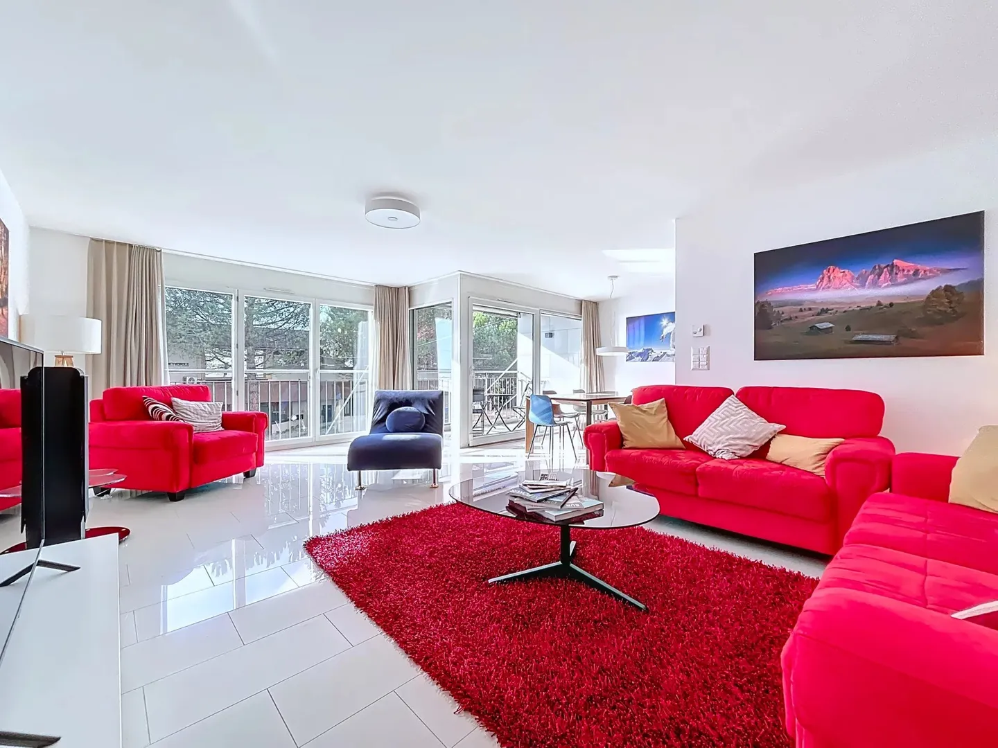 Geräumige 4,5 Zimmer in einer modernen Residenz mit Balkon und Terrasse - Foto 1 von 11