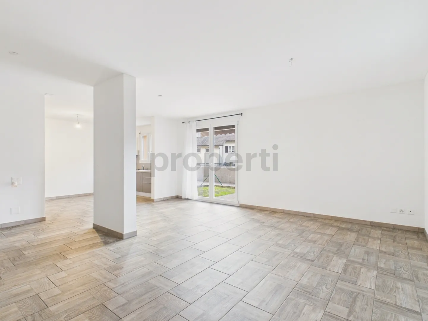 Modern terraced house with 4.5 rooms and garden in Cresciano - Photo 2 of 13