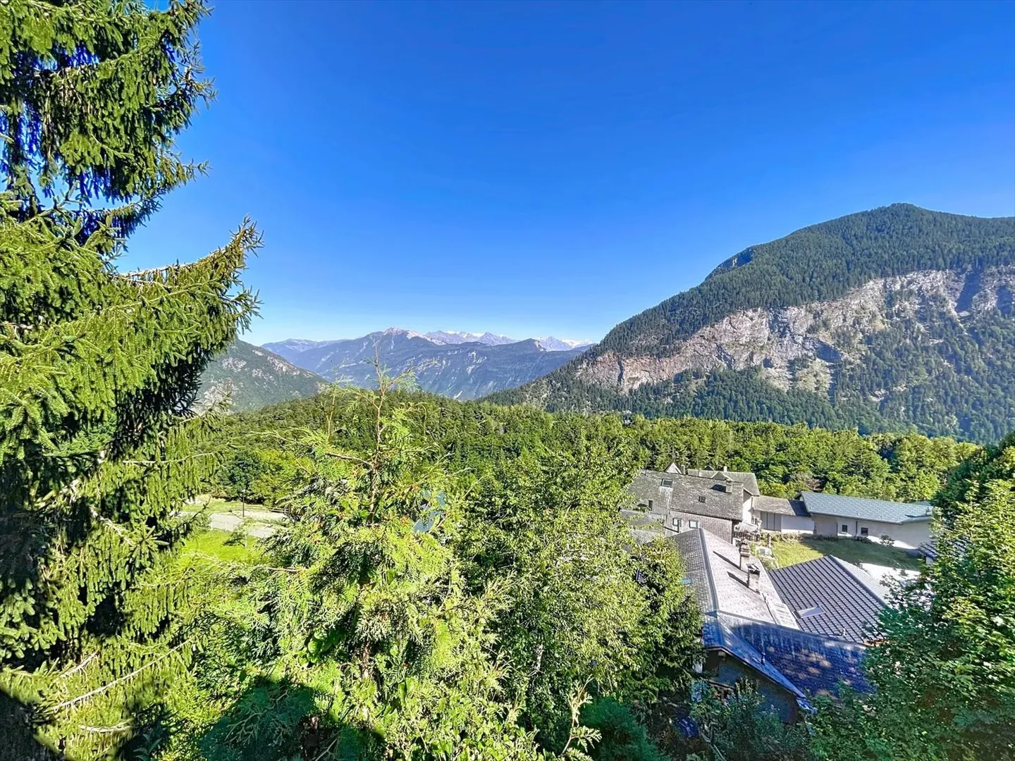 9-room House - Photo 4 of 13