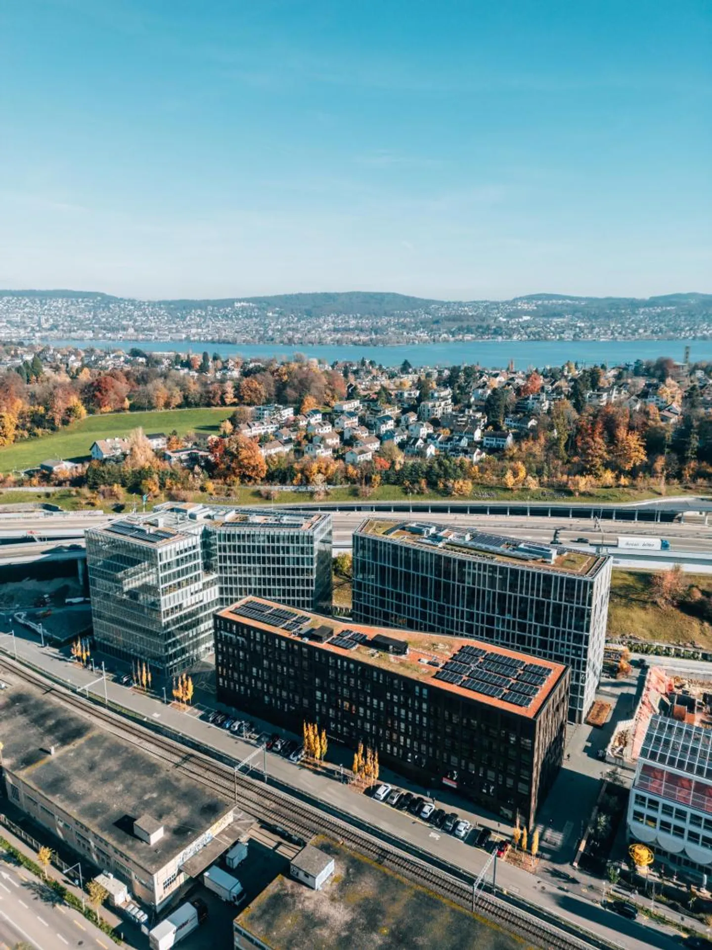 Travailler là où Zurich rencontre la nature - Espaces de bureau développés à Zurich-Sud - Photo 1 sur 5