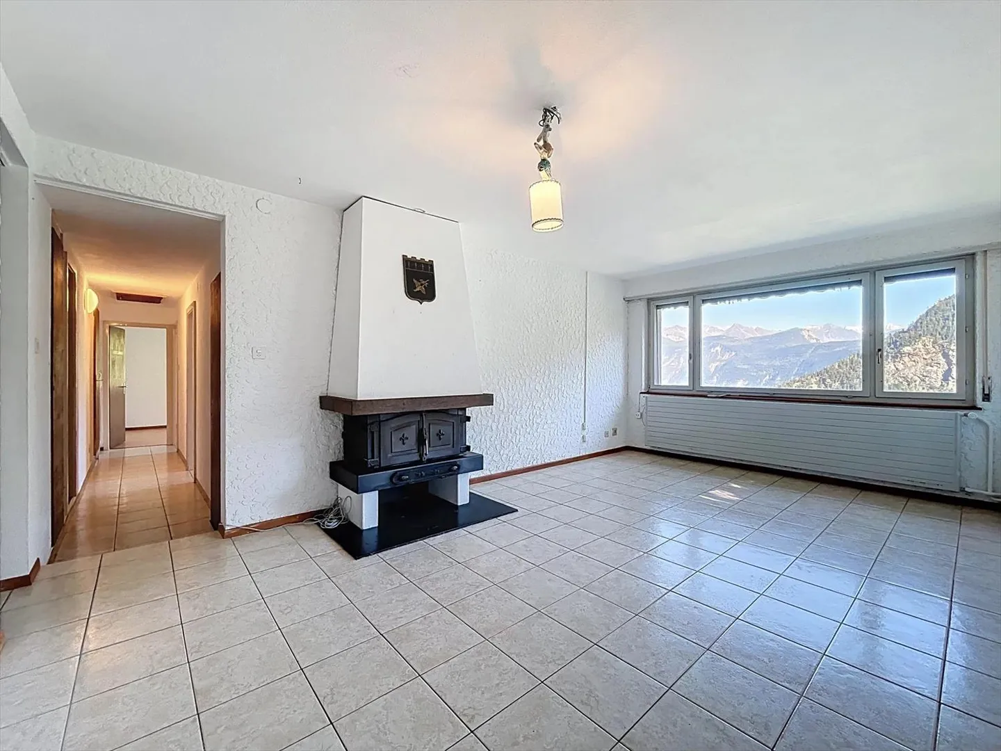 9-room House - Photo 2 of 13