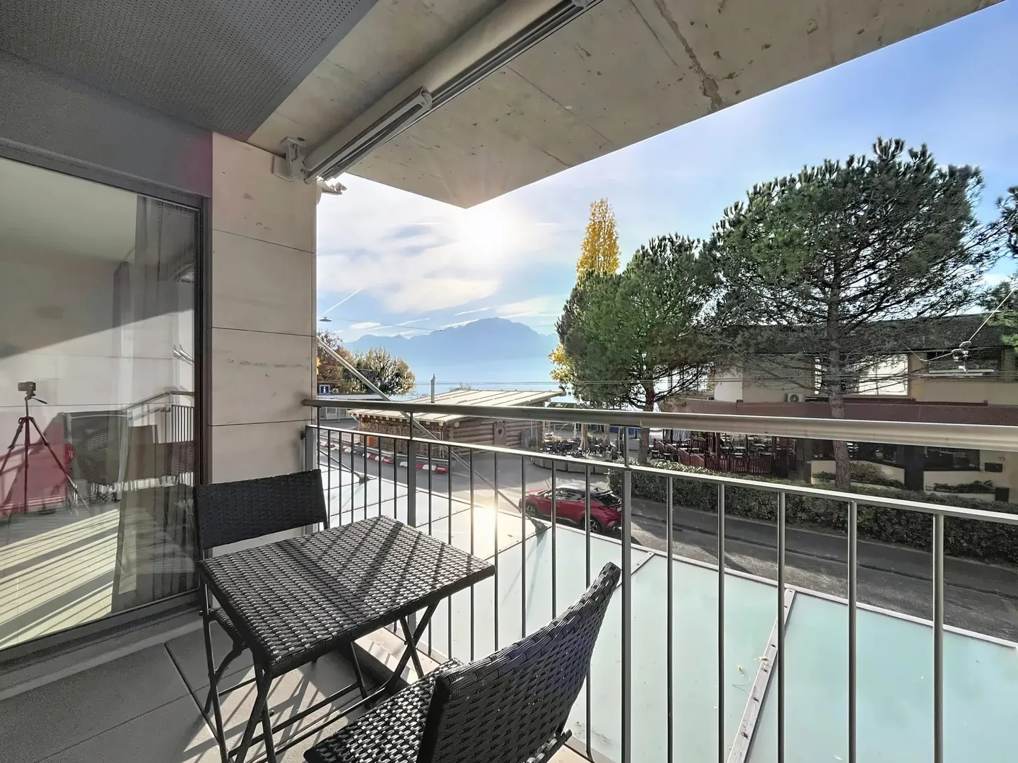 Geräumige 4,5 Zimmer in einer modernen Residenz mit Balkon und Terrasse - Foto 3 von 11