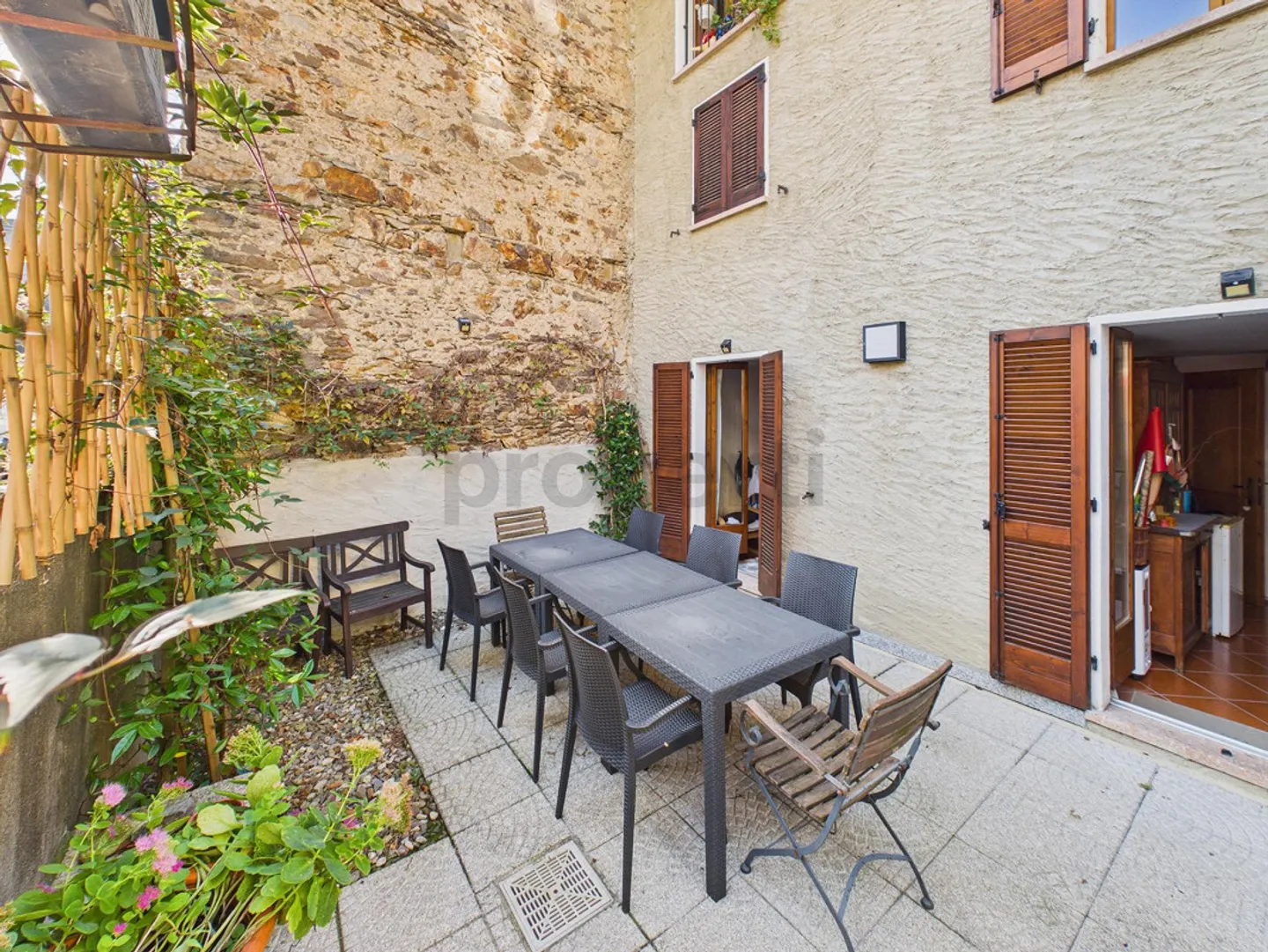Incantevole Casa a Schiera con Giardino - Foto 2 di 13