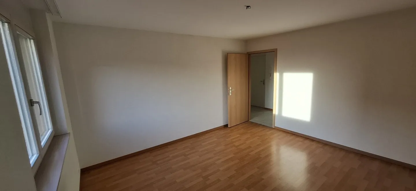 Apartment Neuchâtel - 3.5 rooms - Photo 3 of 4