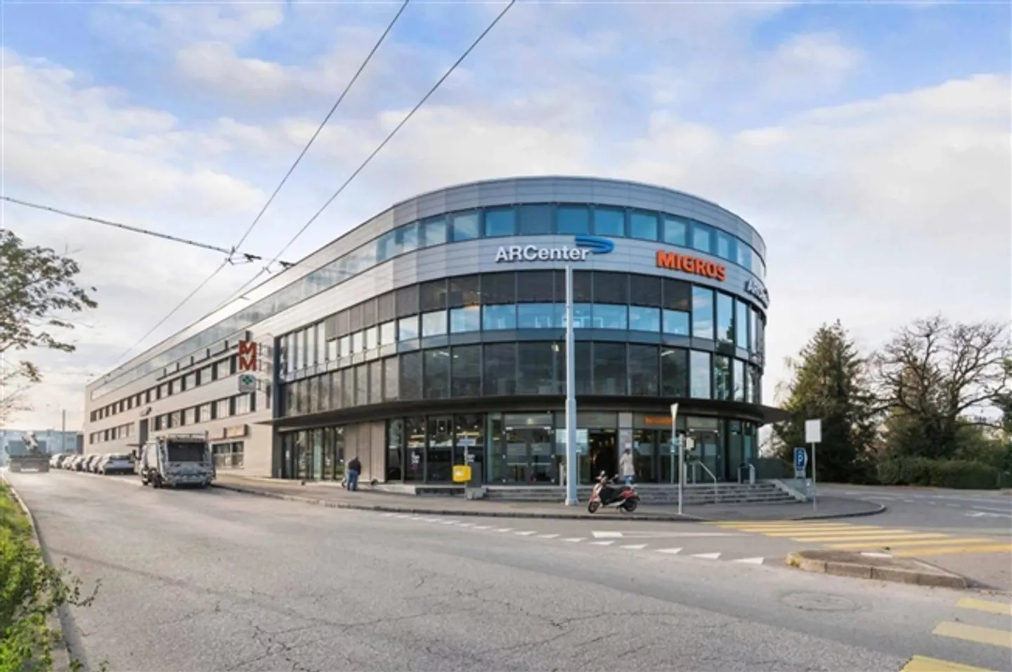 Areas in an Administrative and Commercial Center - Photo 1 of 6