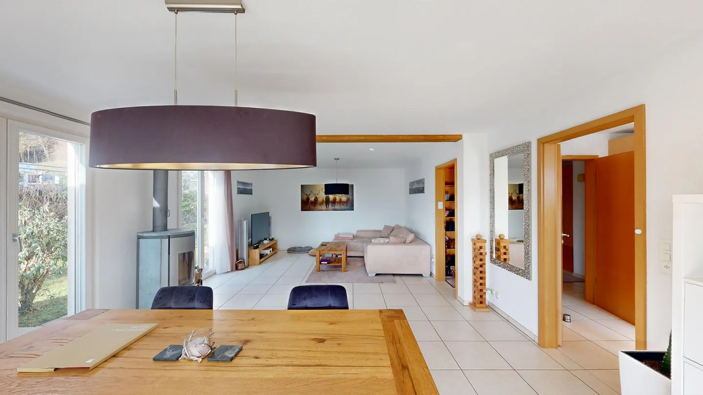 Freistehendes 6.5-Zimmer-Haus mit Potenzial für Einliegerwohnung in Madetswil - Foto 4 von 8