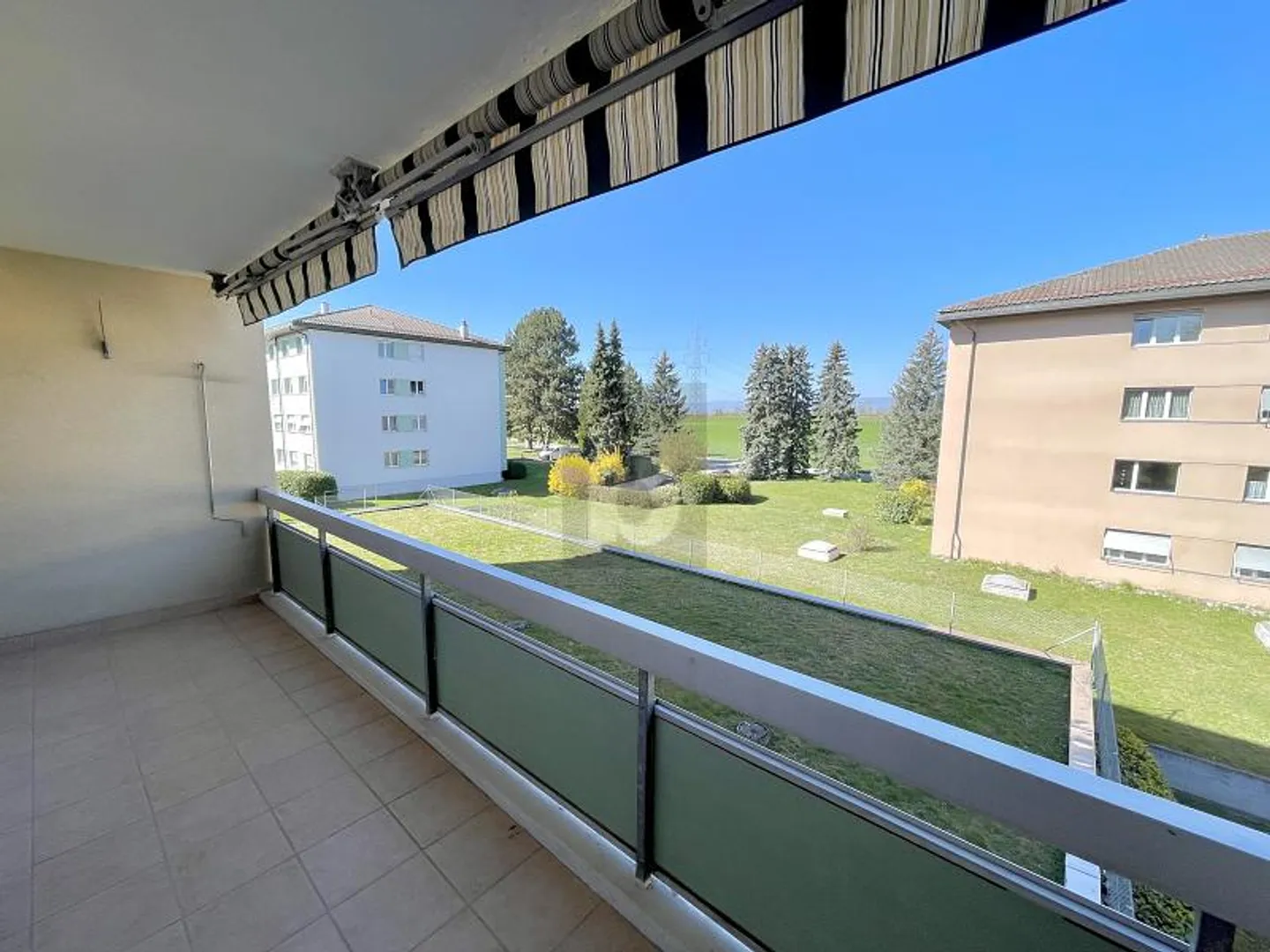 SPACIEUX, LUMINEUX AVEC GRAND SALON ET BALCON - Photo 1 sur 6