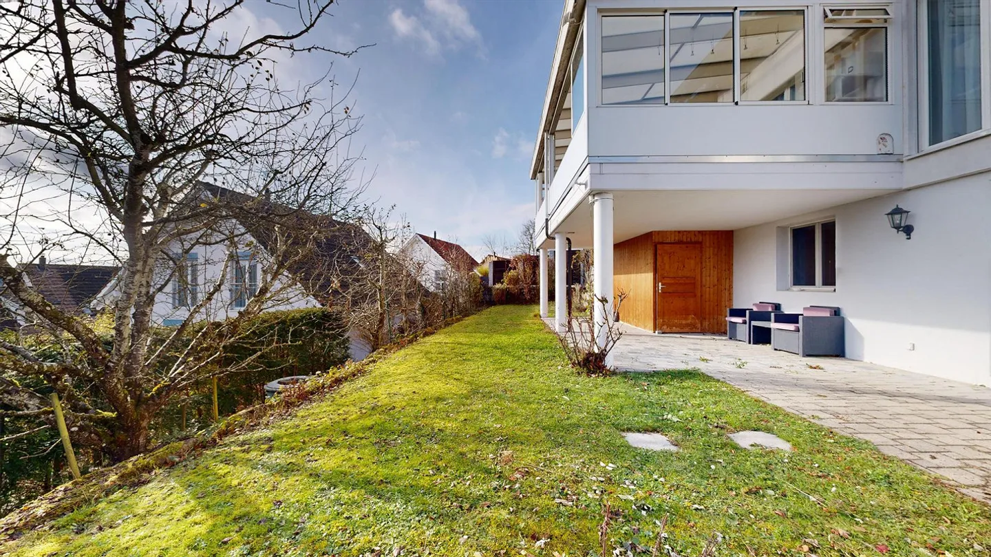 Freistehendes 6.5-Zimmer-Haus mit Potenzial für Einliegerwohnung in Madetswil - Foto 7 von 8