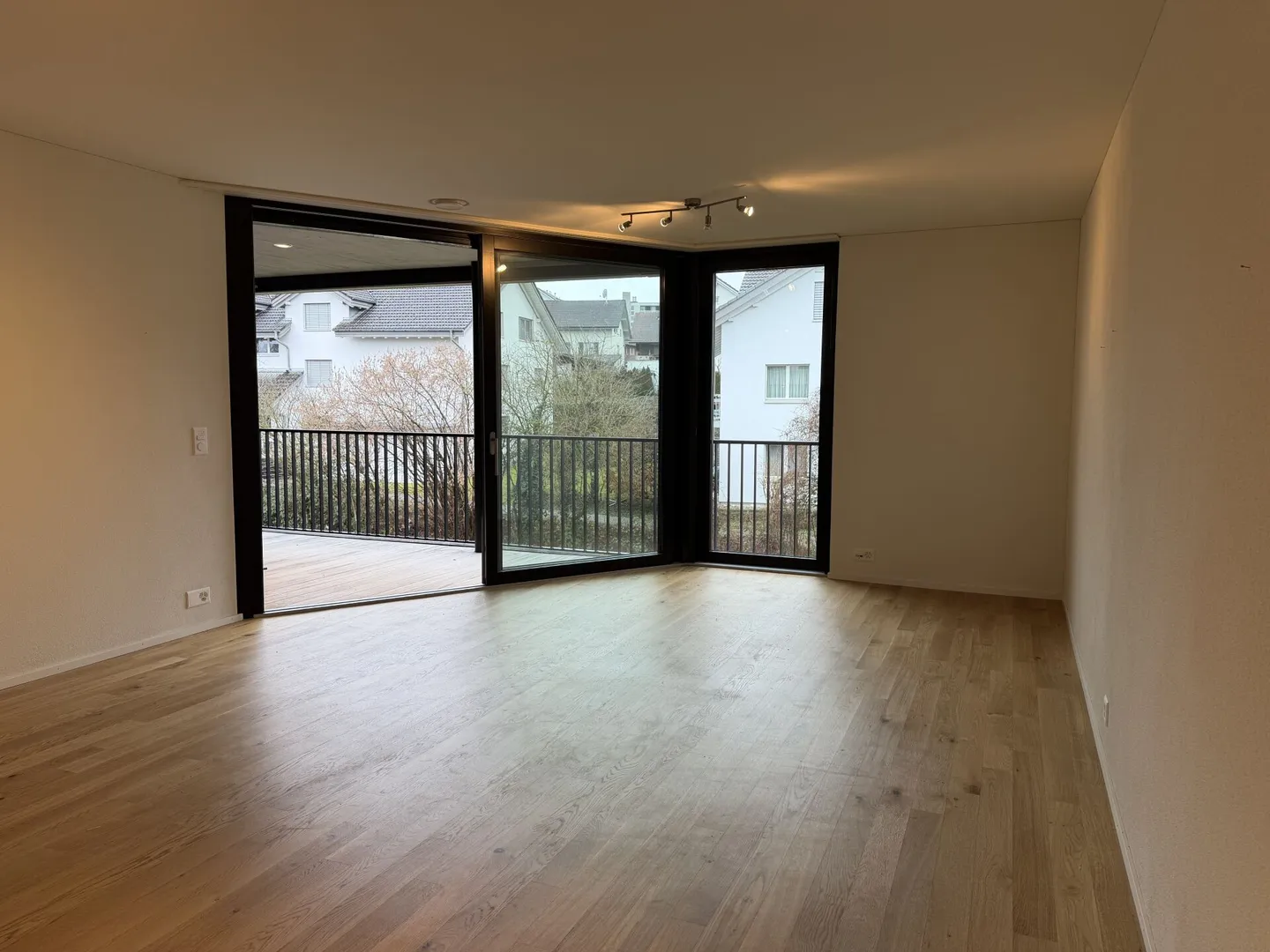 appartement moderne de 2 1/2 pièces en standard de propriété - Photo 5 sur 11