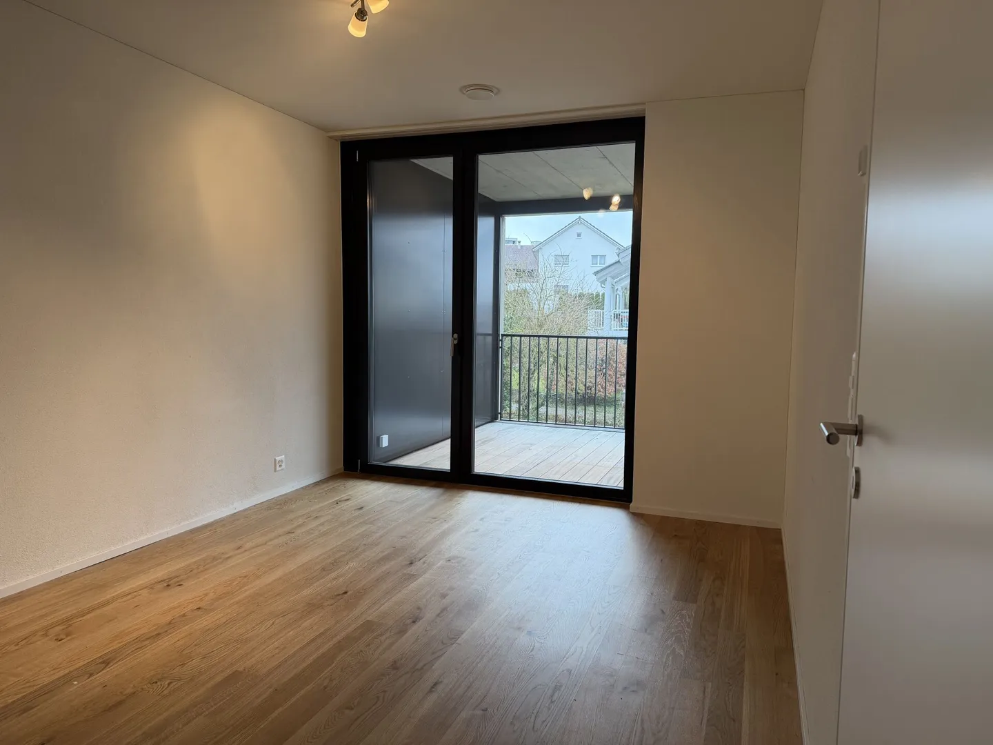 appartement moderne de 2 1/2 pièces en standard de propriété - Photo 7 sur 11