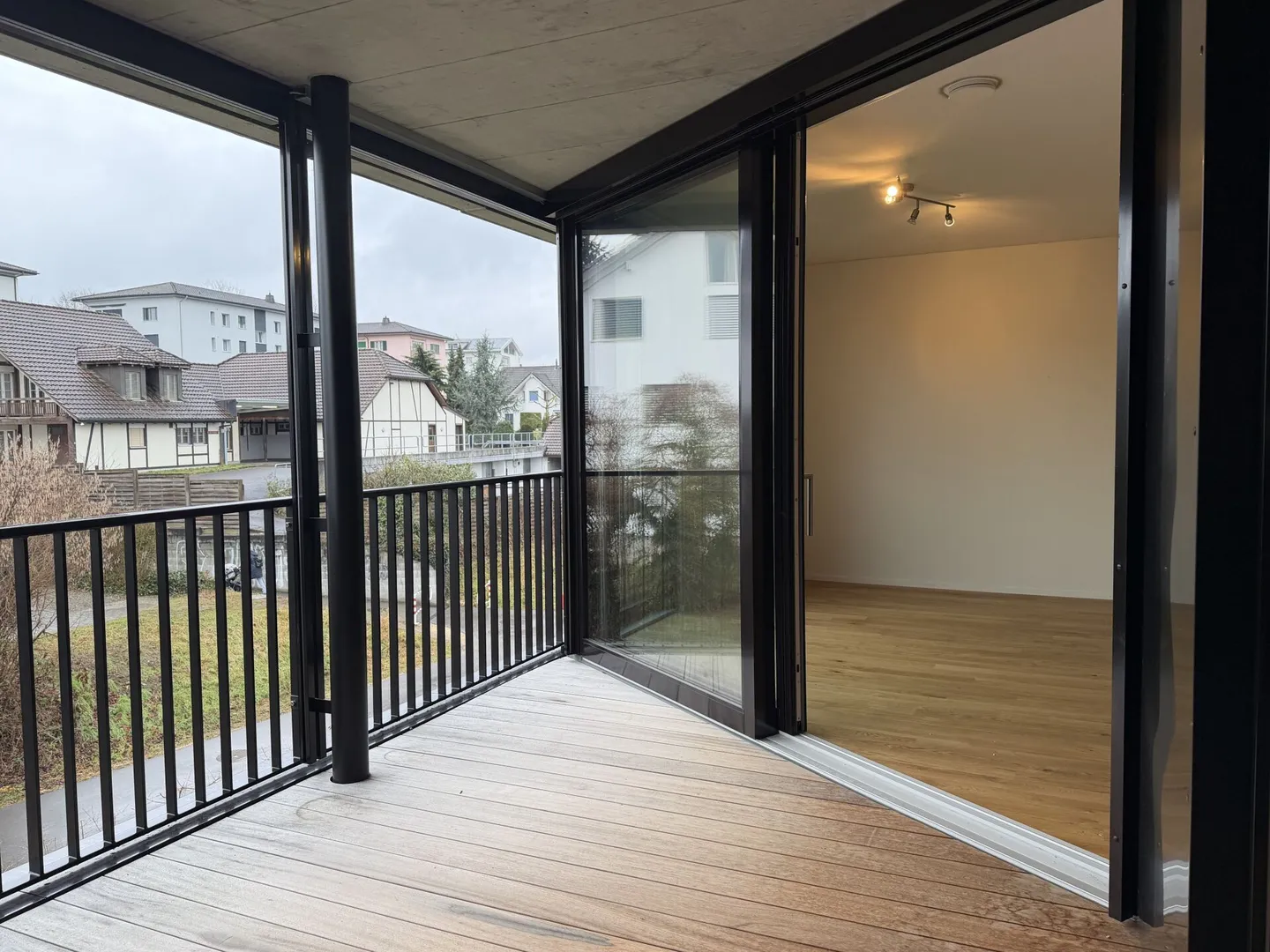 appartement moderne de 2 1/2 pièces en standard de propriété - Photo 8 sur 11