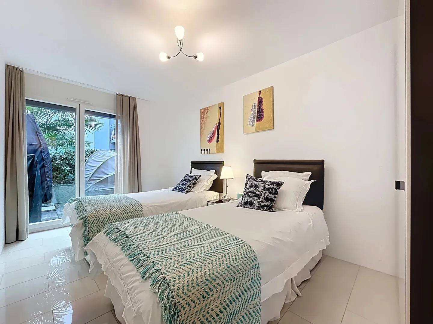 Geräumige 4,5 Zimmer in einer modernen Residenz mit Balkon und Terrasse - Foto 9 von 11