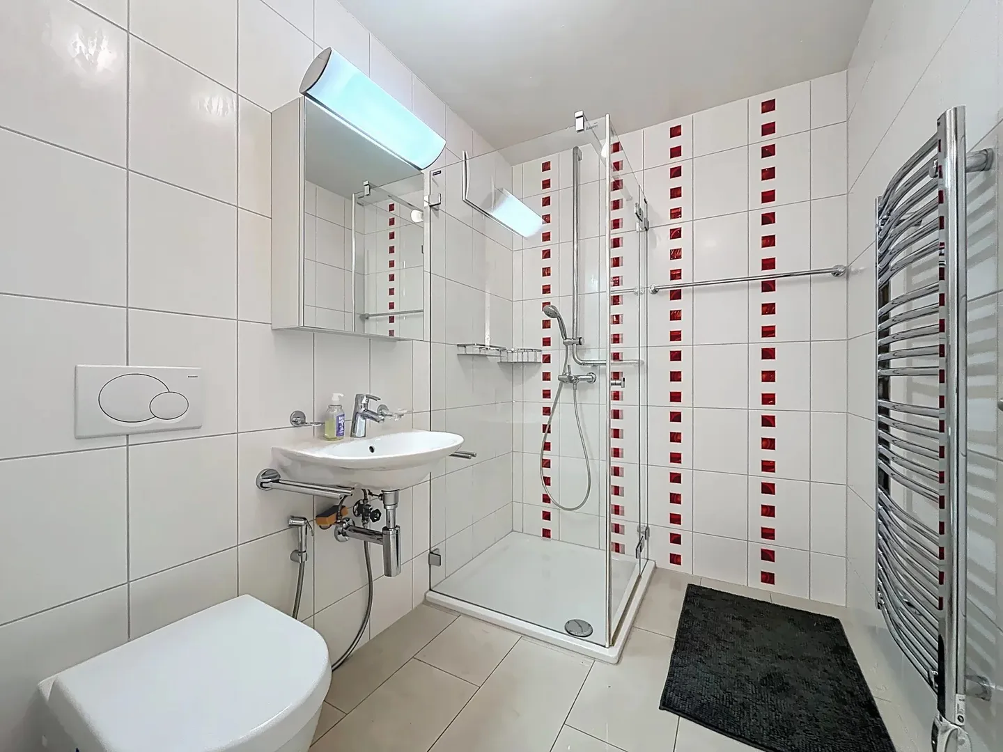 Geräumige 4,5 Zimmer in einer modernen Residenz mit Balkon und Terrasse - Foto 10 von 11