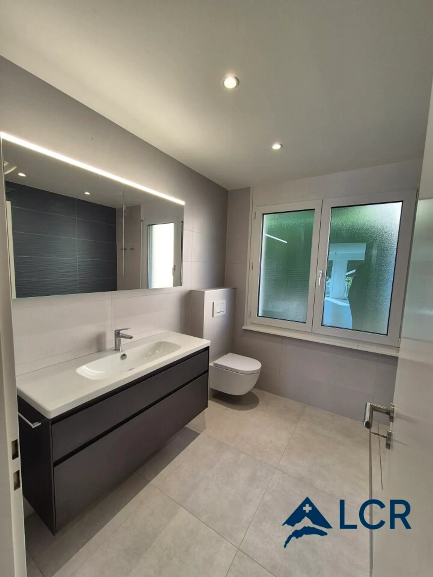 Apartment with 5 rooms in Colombier - Photo 5 of 13