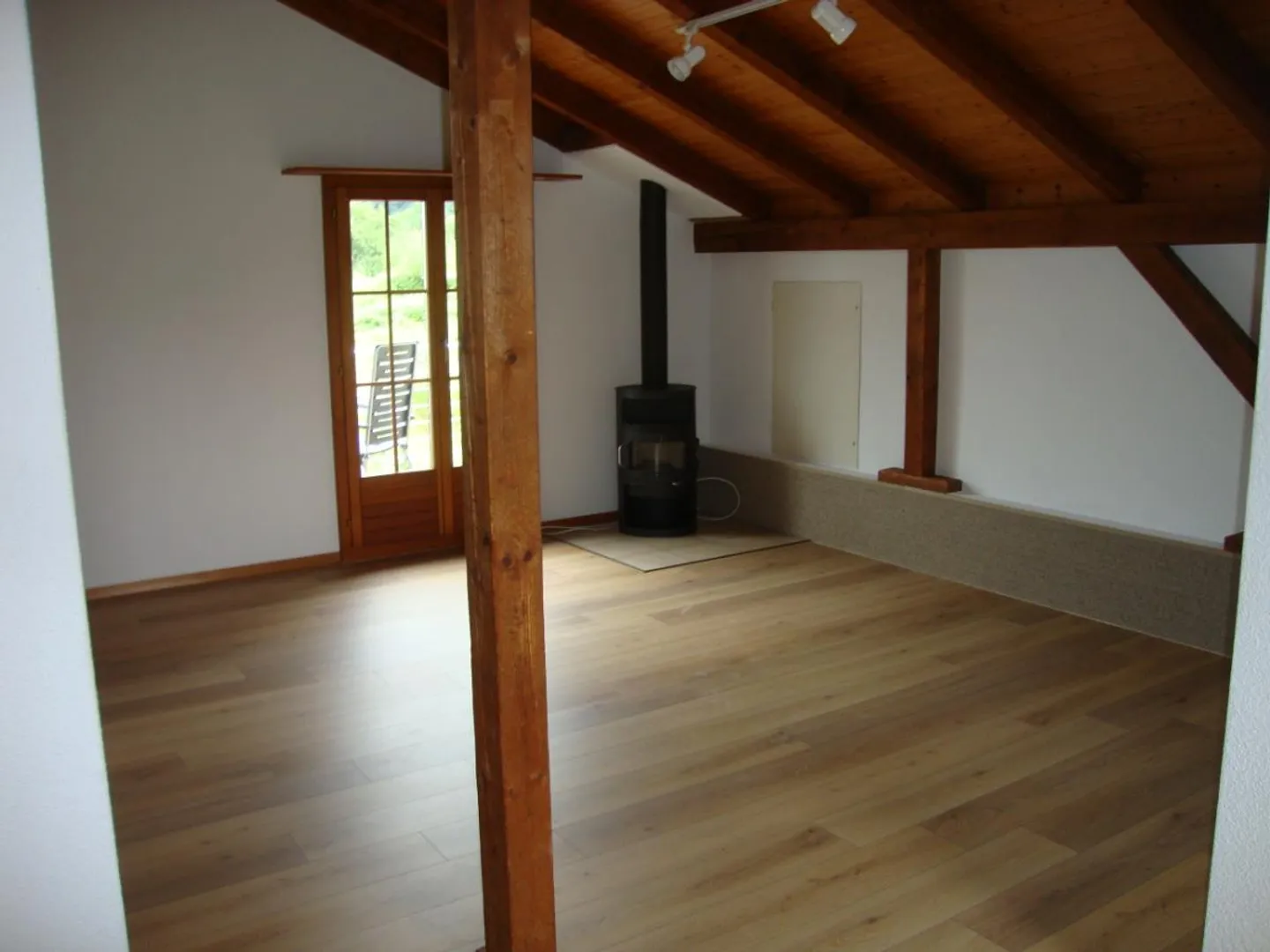 Appartement sous les combles de 2,5 pièces - Photo 3 sur 5