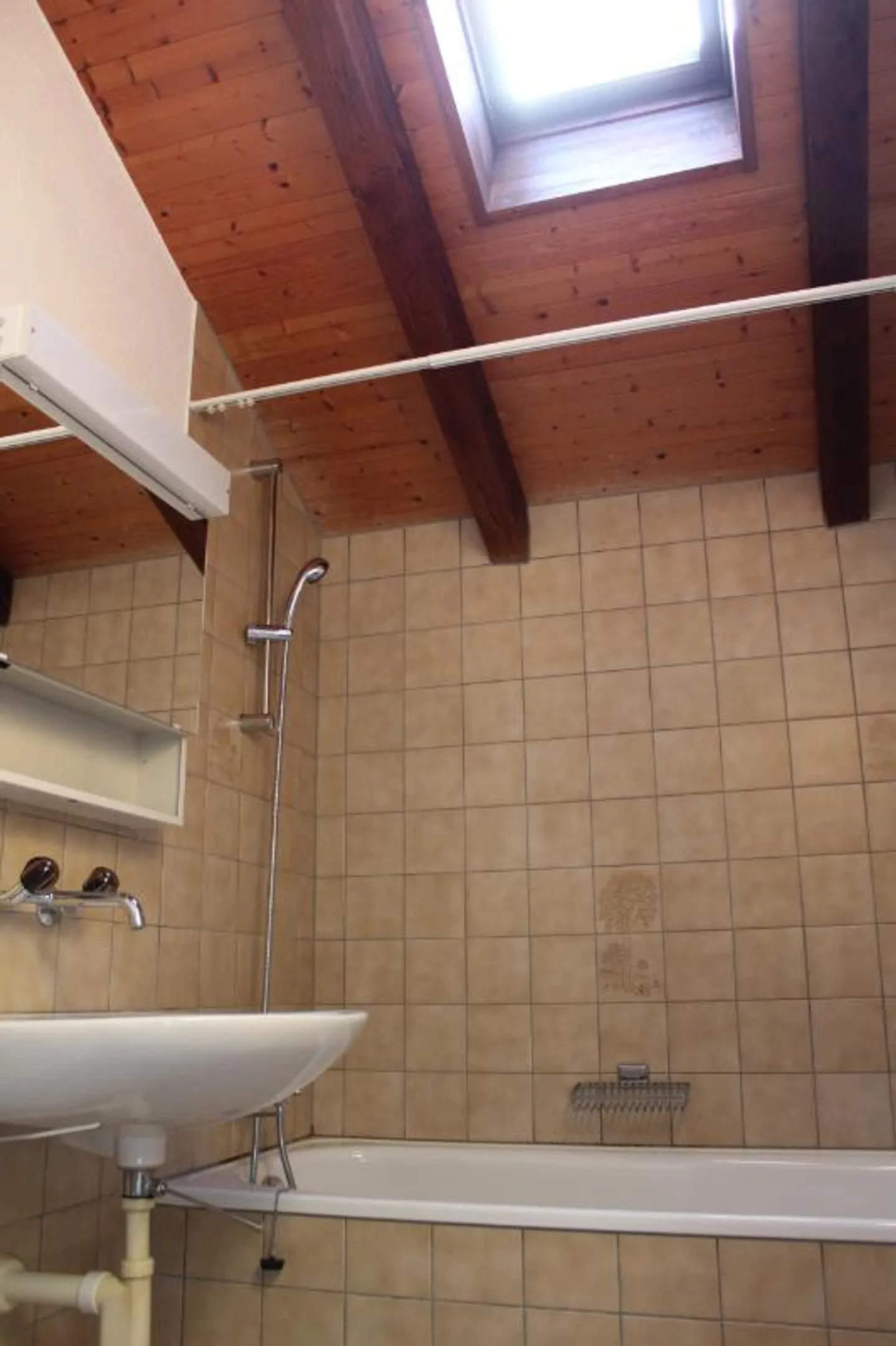 Appartement sous les combles de 2,5 pièces - Photo 5 sur 5