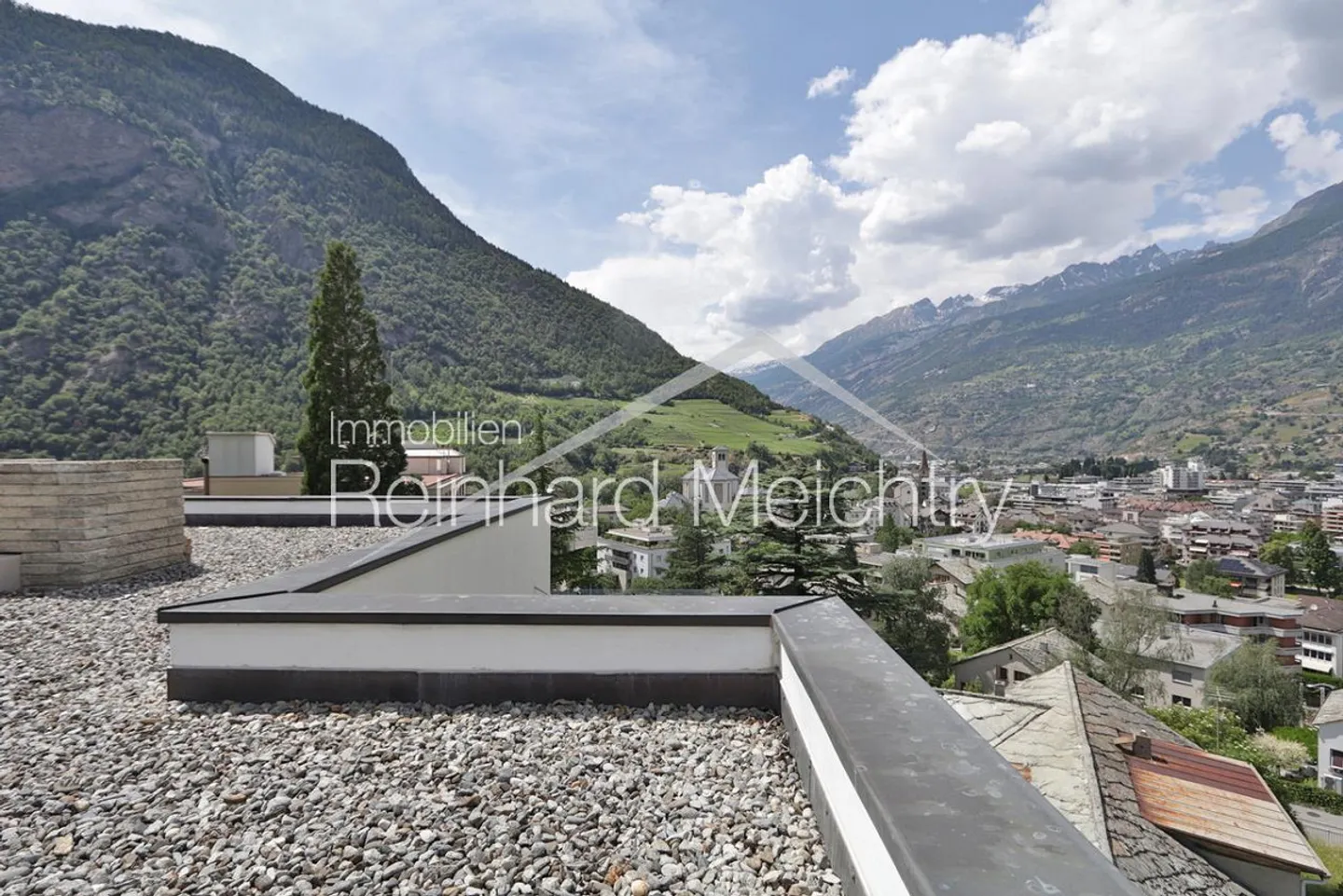Top penthouse apartment with the best view of Visp - Photo 5 of 18